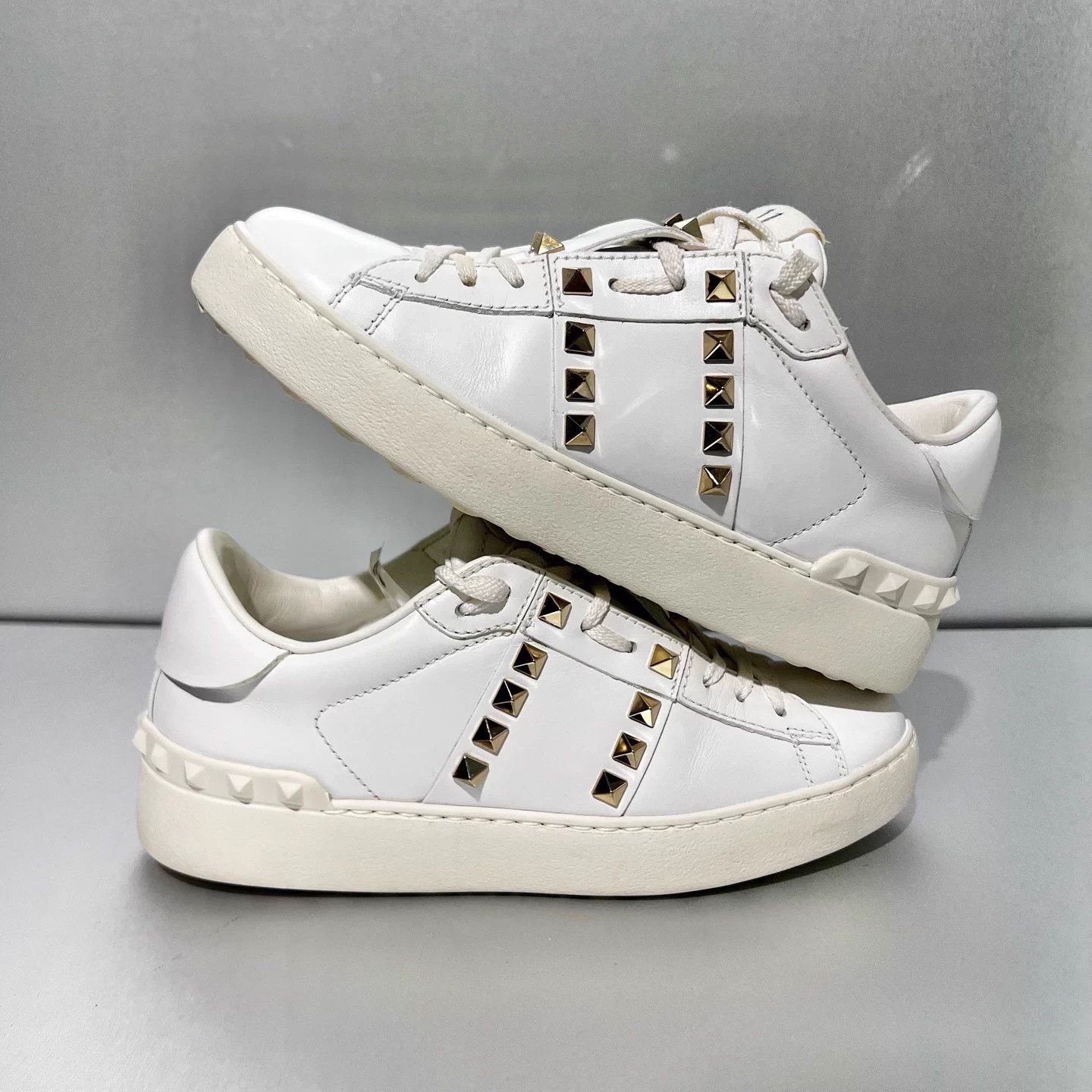 Valentino VALENTINO White Gold Studs White Sneakers 35 like new X6795 Size US 4 / IT 34 - 4 Thumbnail