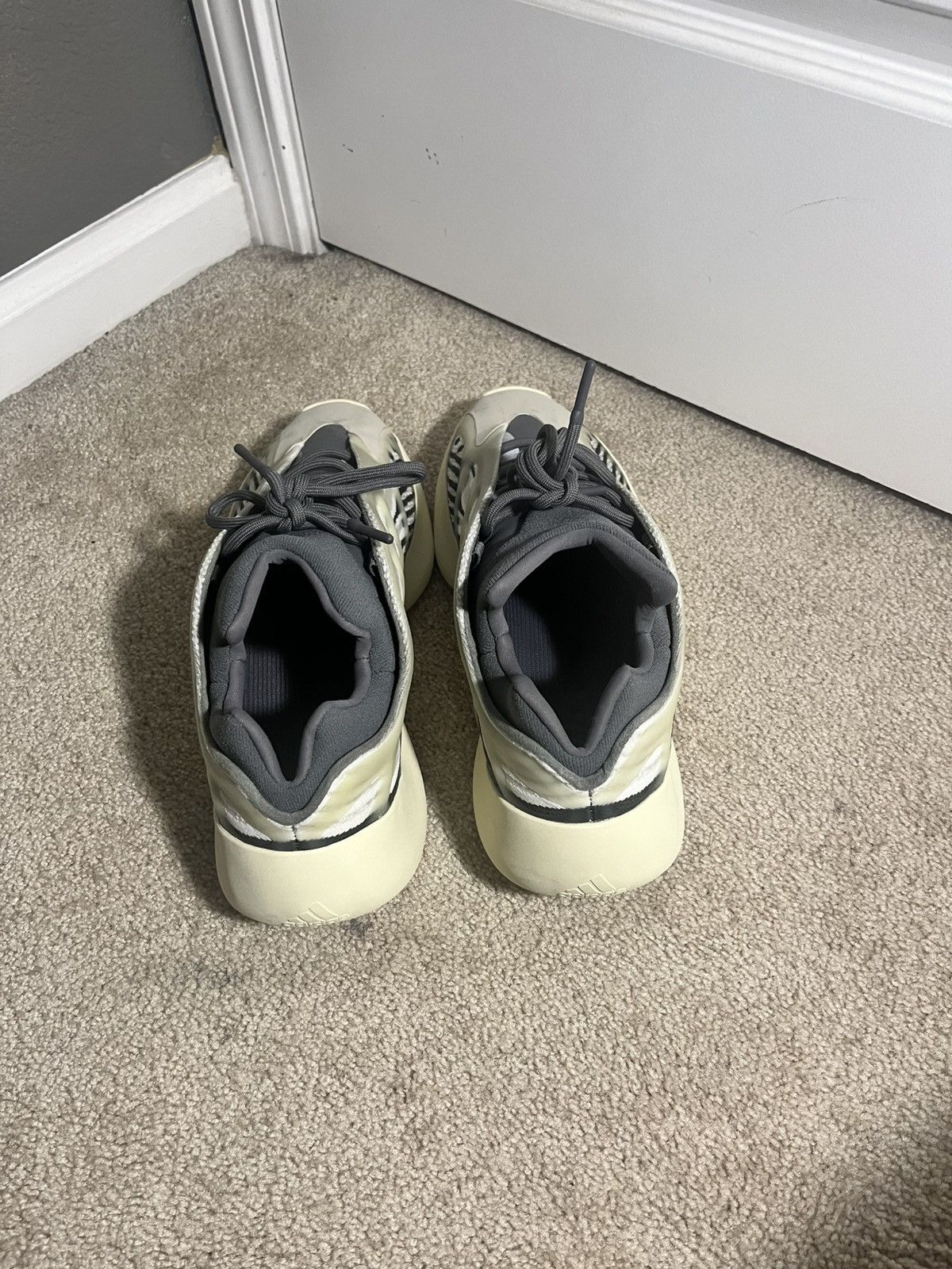Adidas Yeezy 700 Fade Salt Size US 14 / EU 47 - 4 Thumbnail