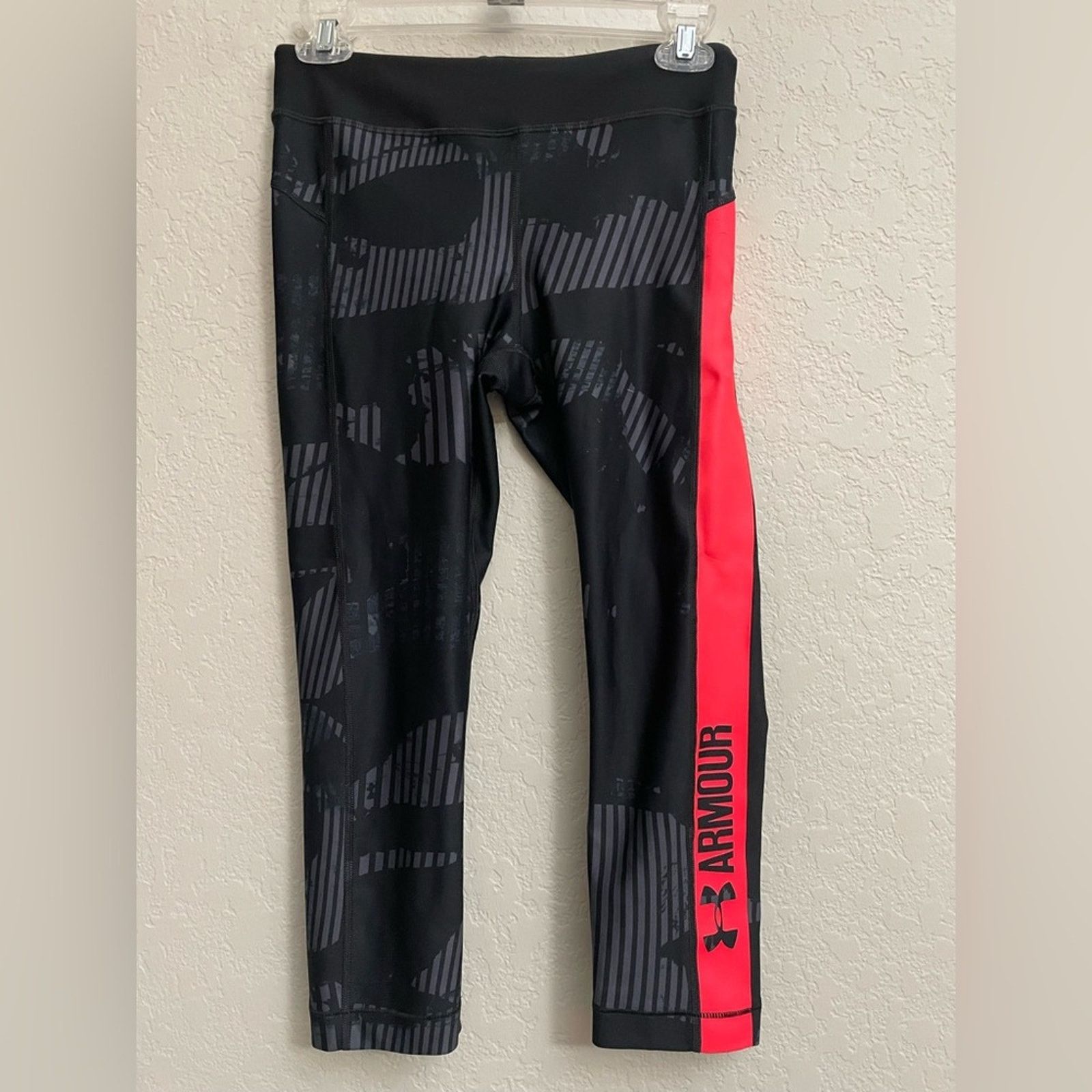 Under Armour Under Armour Heat Gear Capri Compression Leggings Women S Size 26" / US 2 / IT 38 - 1 Thumbnail