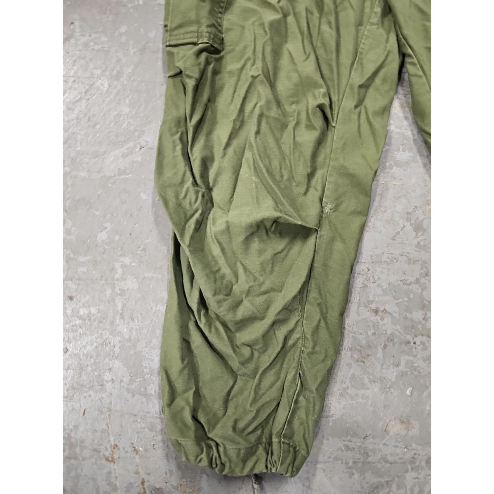 Vintage VINTAGE US Army Army Paratrooper Cargo Pants 33x25 Regular Green Camouflage Military Baggy Streetwear Mens Size US 33 - 2 Thumbnail