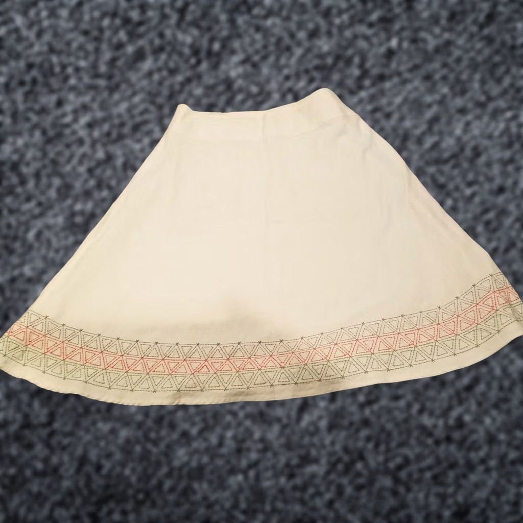 Vintage TravelSmith Skirt Womens 10 White Swing Line Size Embroidered Hem Linen Blend Size 32" / US 10 / IT 46 - 1 Thumbnail