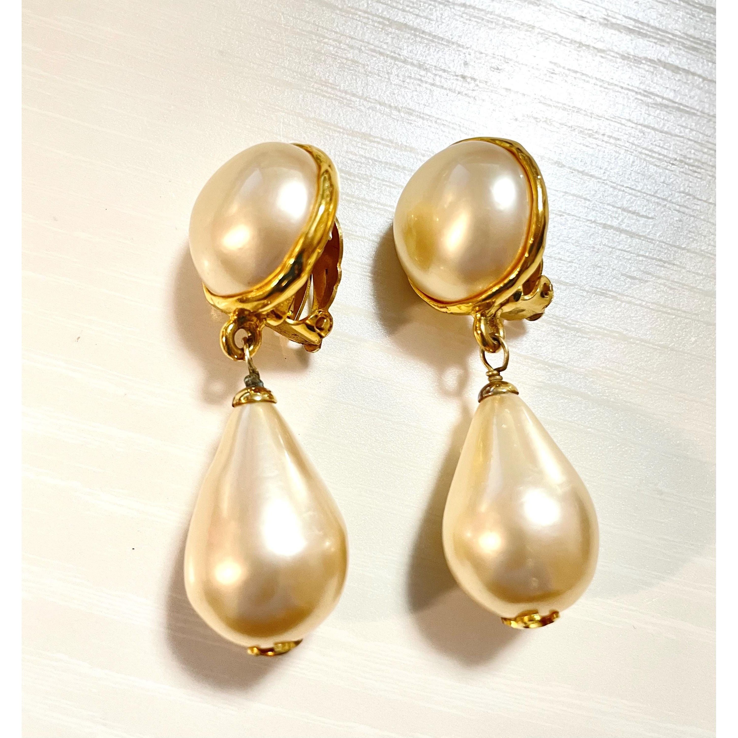 Chanel Vintage CHANEL teardrop white faux pearl earrings with cc Size ONE SIZE - 3 Thumbnail