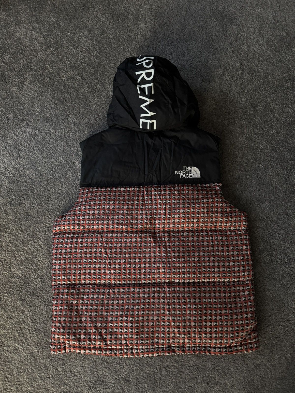 Supreme × The North Face Supreme North Face Studded Nuptse Vest 