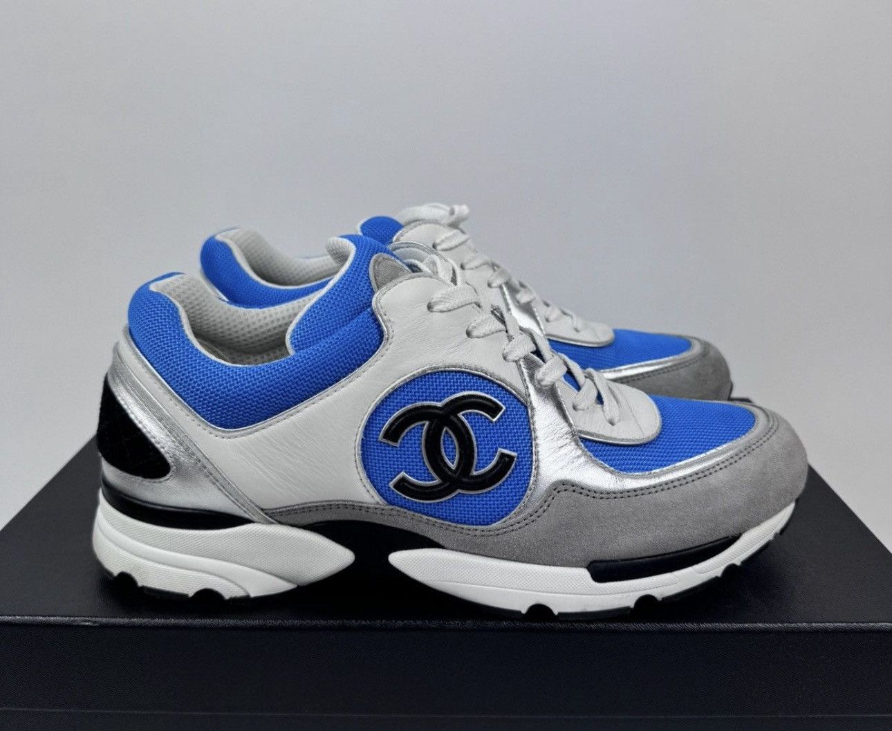 Chanel CHANEL BLUE LOGO SNEAKERS (RARE) Size US 10 / EU 43 - 1 Thumbnail