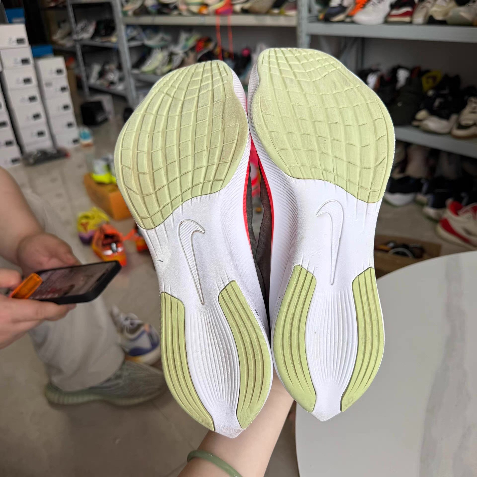 Nike Nike Zoom Fly 3, cushioning and responsive。 Q10 Size US 10.5 / EU 43-44 - 3 Thumbnail