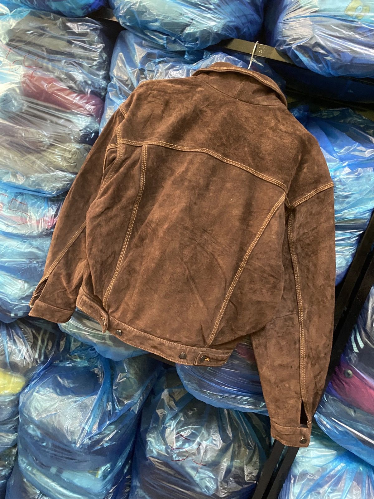 Strawberry Vintage Strawberry USA Brown Suede Leather Trucker Jacket Size US L / EU 52-54 / 3 - 11 Thumbnail