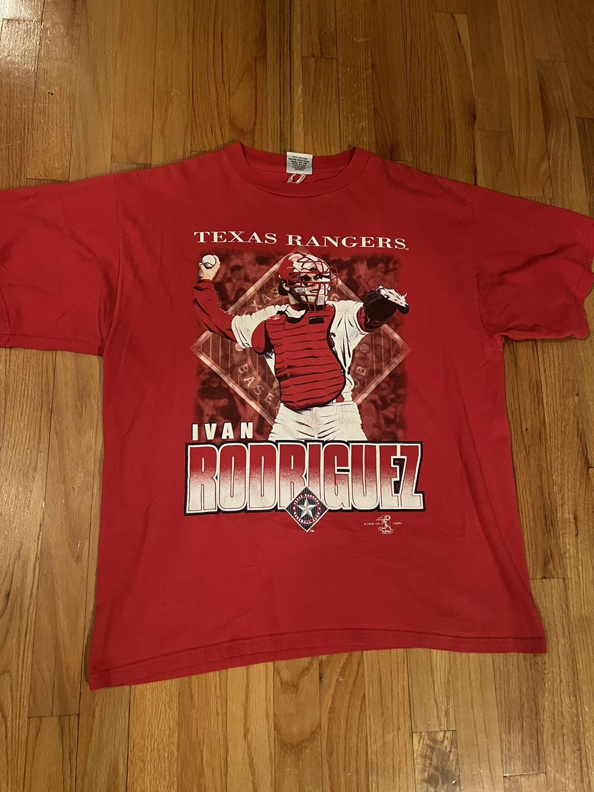 90s Texas Rangers Ivan Rodriguez MLB t-shirt Youth Extra Large - The  Captains Vintage