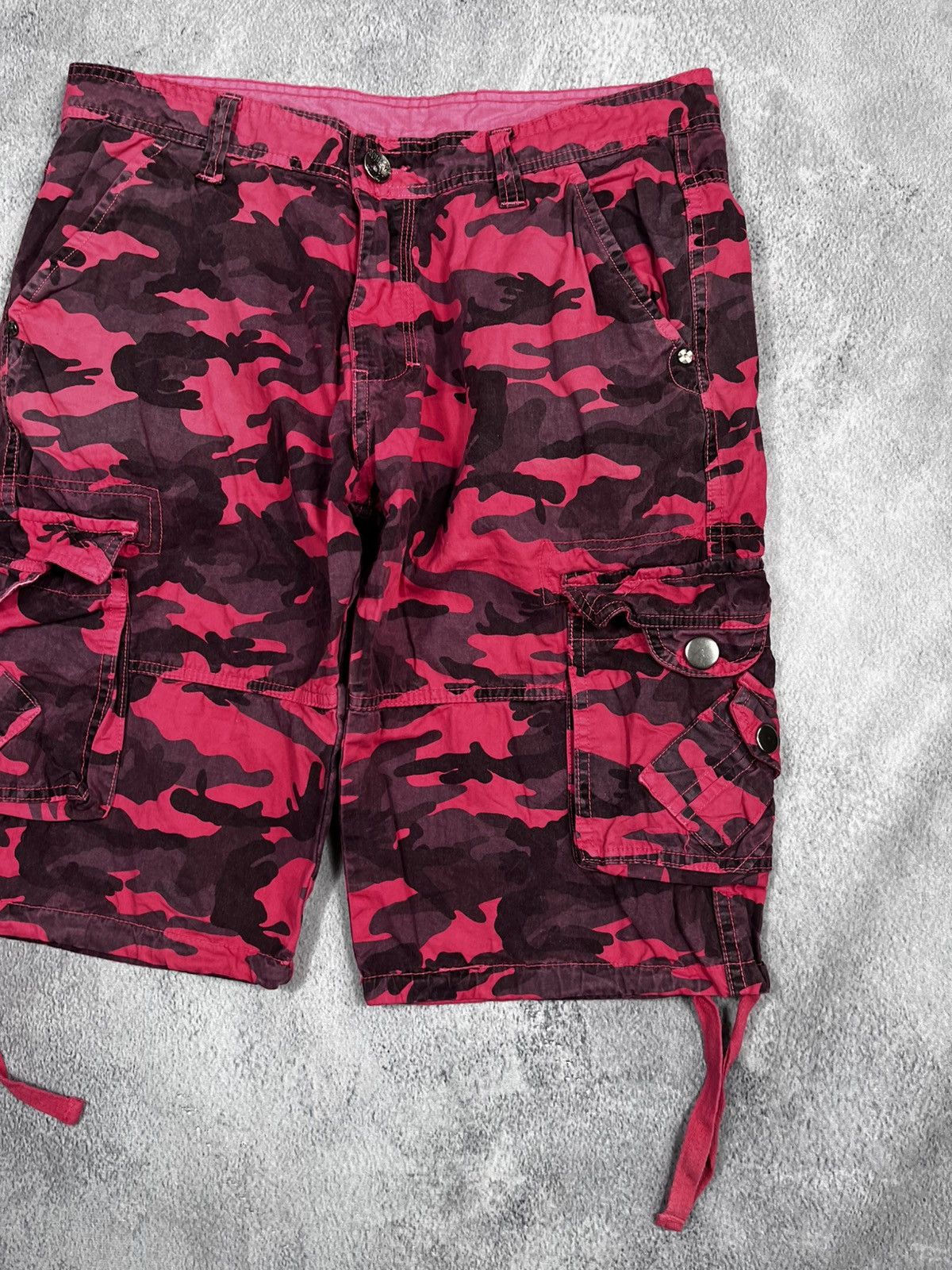 Vintage Vintage Y2K pink camo shorts streetwear outdoor Size US 30 / EU 46 - 3 Thumbnail
