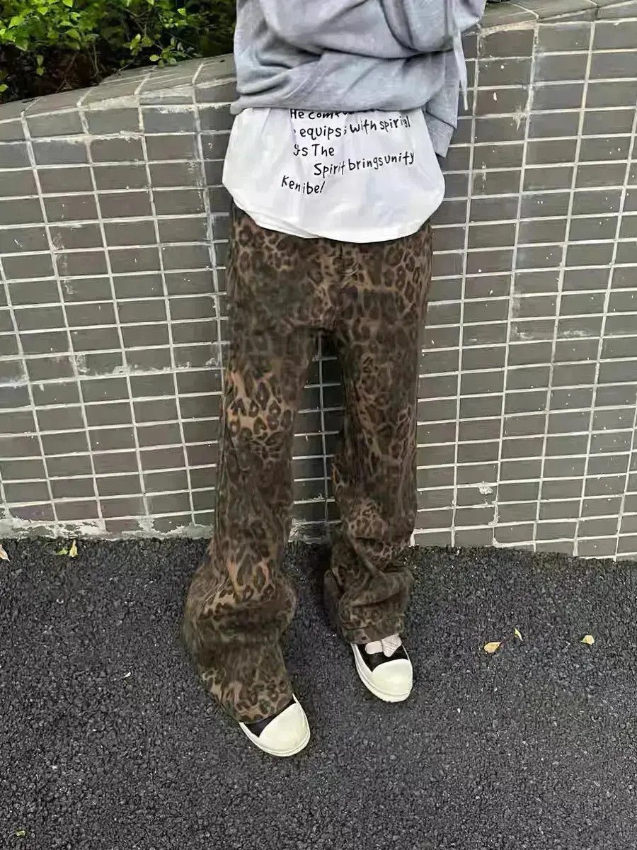 Japanese Brand Retro brown leopard print straight leg flared jeans Size US 32 / EU 48 - 2 Thumbnail