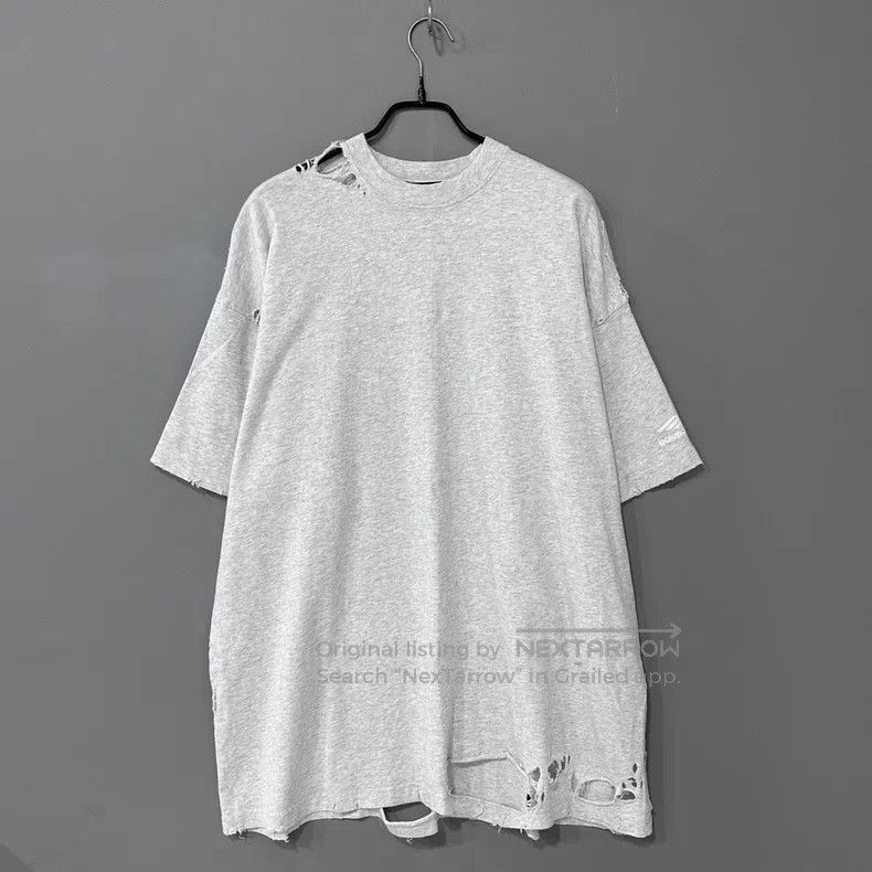 Balenciaga Balenciaga Grey ripped short sleeve T-shirt Size US M / EU 48-50 / 2 - 1 Thumbnail