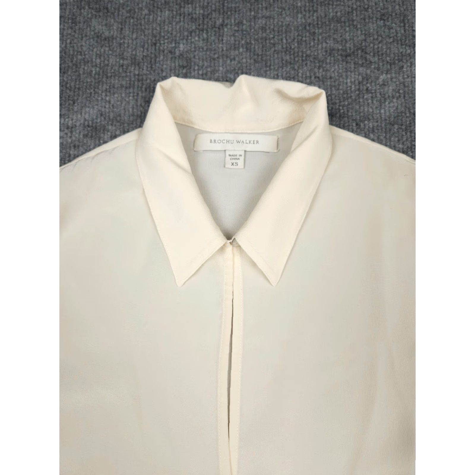 Brochu Walker Brochu Walker Shirt Top Women's XS Ivory 100% Silk Long Sleeve Collared Blouse Casual Shirt Womens XS Ivory 100% Silk Collared Brochu Walker Size XS / US 0-2 / IT 36-38 - 2 Thumbnail