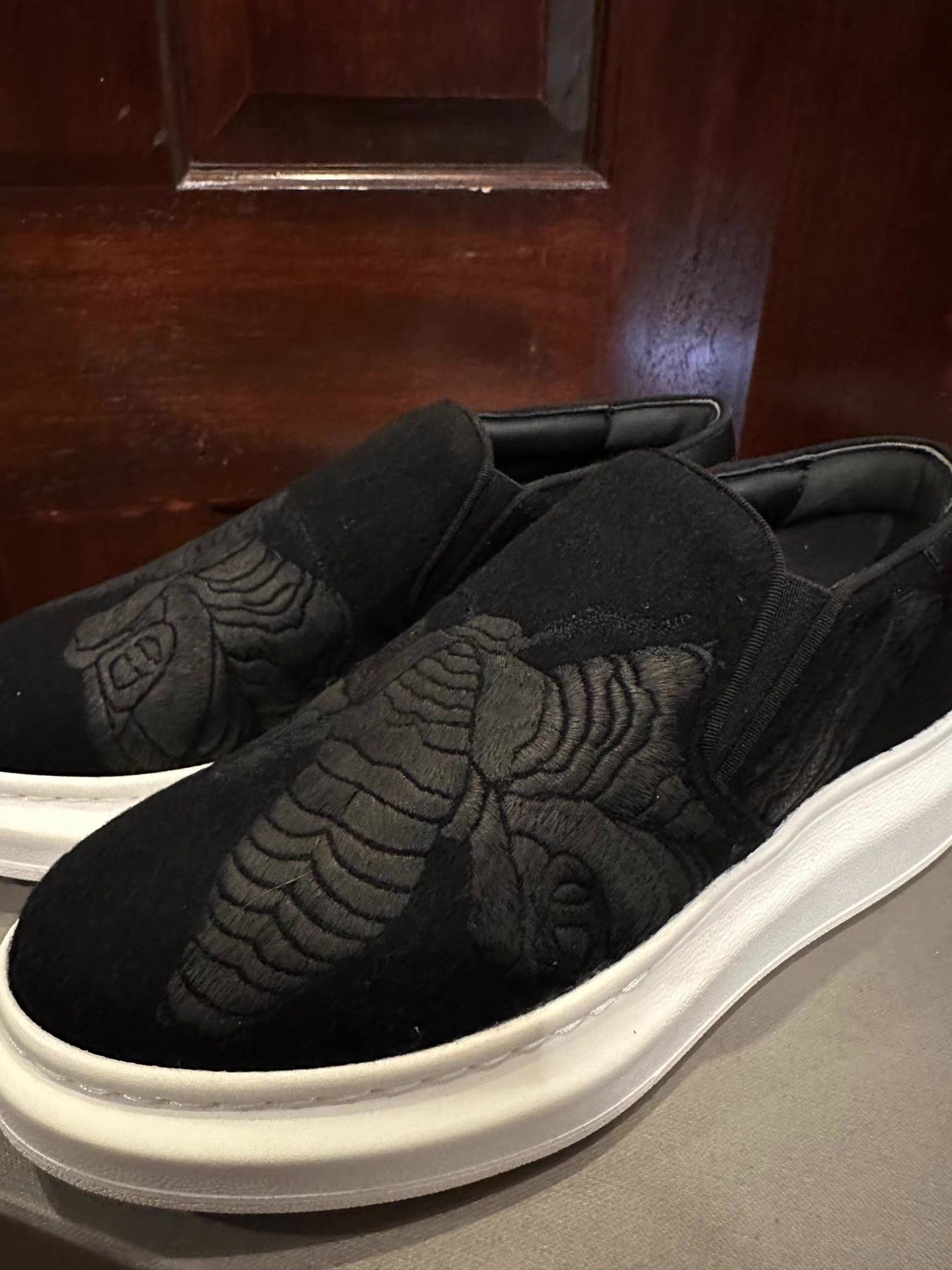 Alexander McQueen Alexander McQueen Butterfly Embroidery Slip-Ons。Ｑ25 Size US 7 / IT 37 - 2 Thumbnail