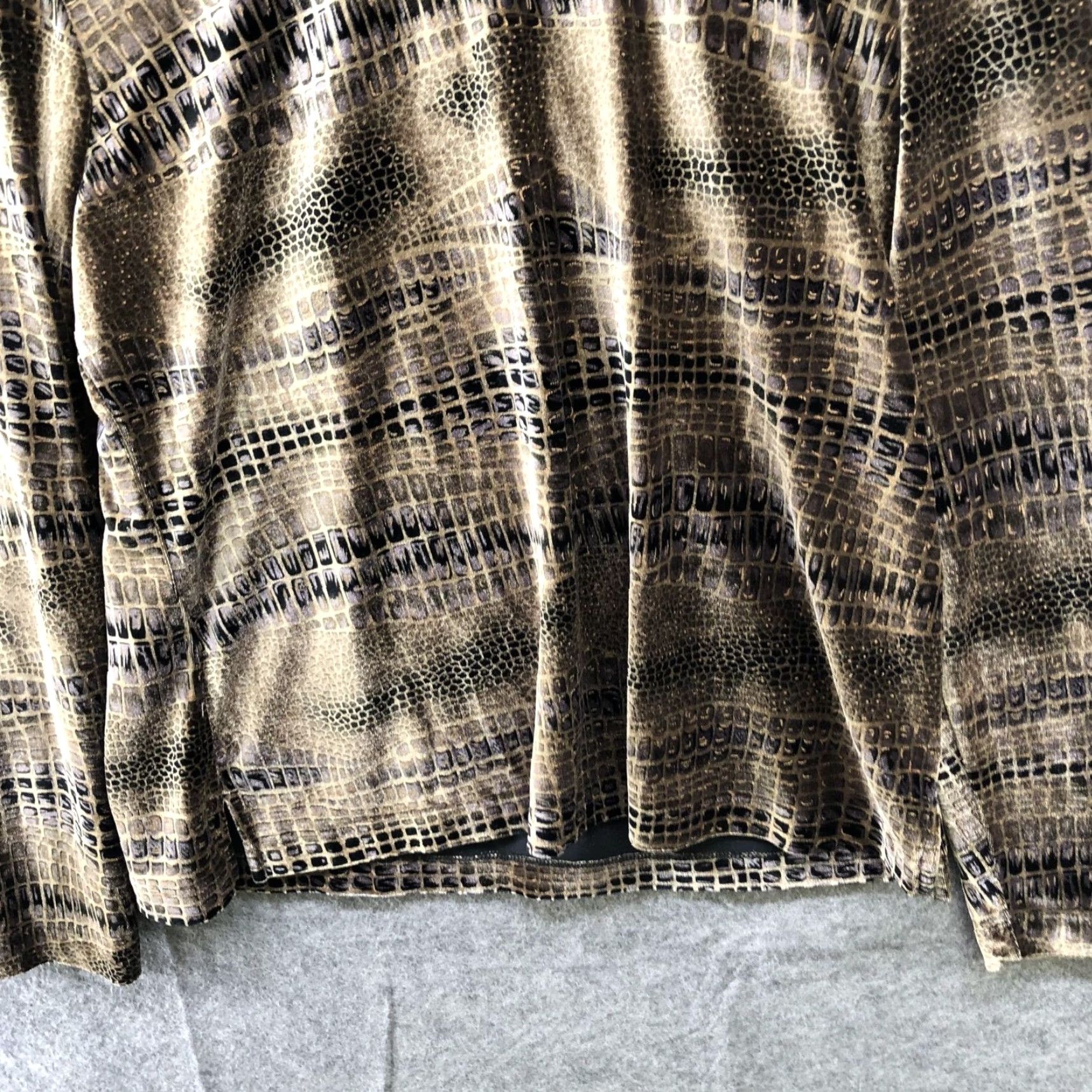 Vintage VINTAGE Chico's Velvet Long Sleeve Top Size L Animal Print Snake Gold Shirt Womens L Gold Snake Print Velvet Top Size L / US 10 / IT 46 - 4 Thumbnail