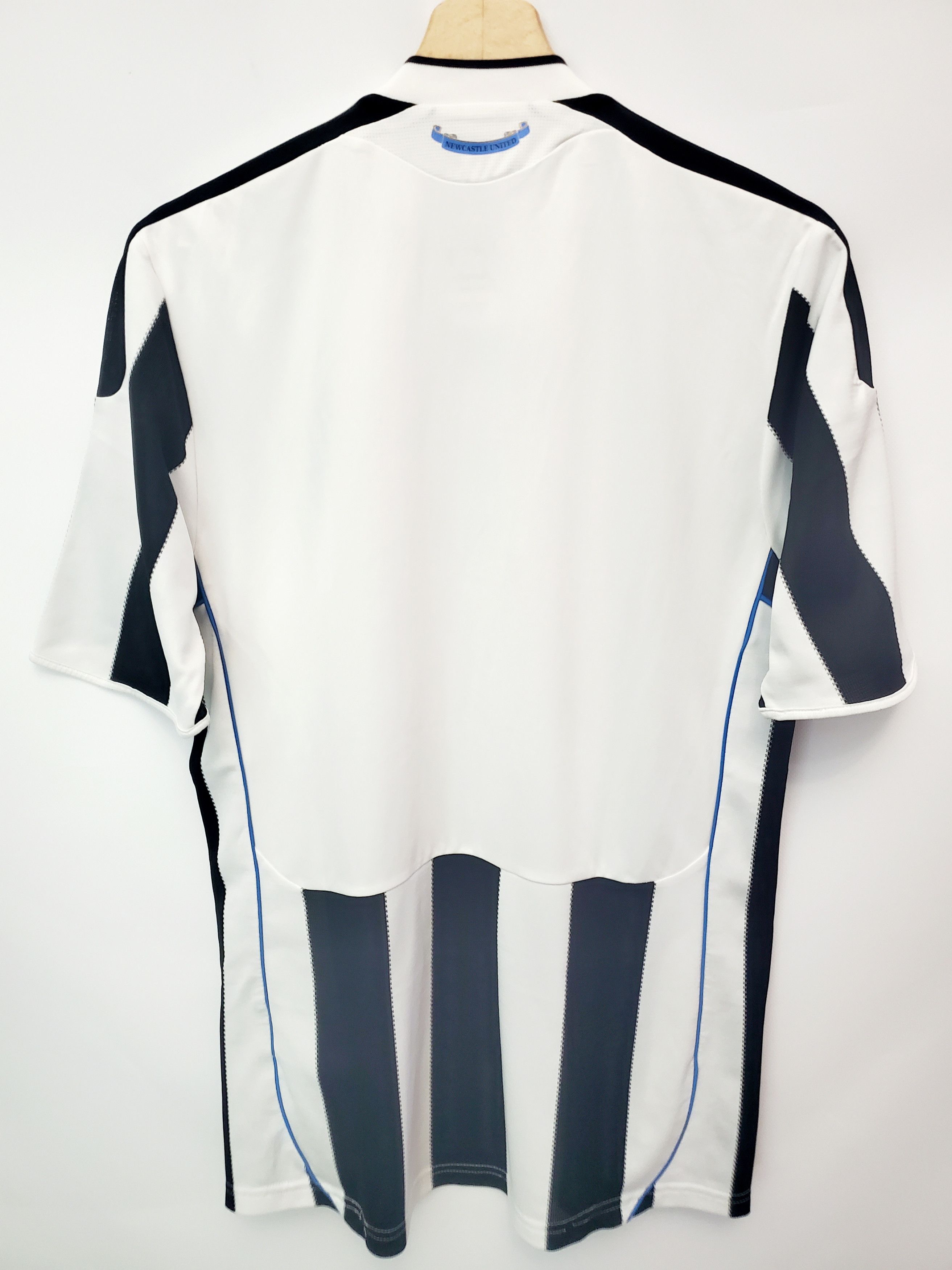 Adidas × Vintage Newcastle United Home Jersey, size S,M ideal condition Size US M / EU 48-50 / 2 - 6 Thumbnail