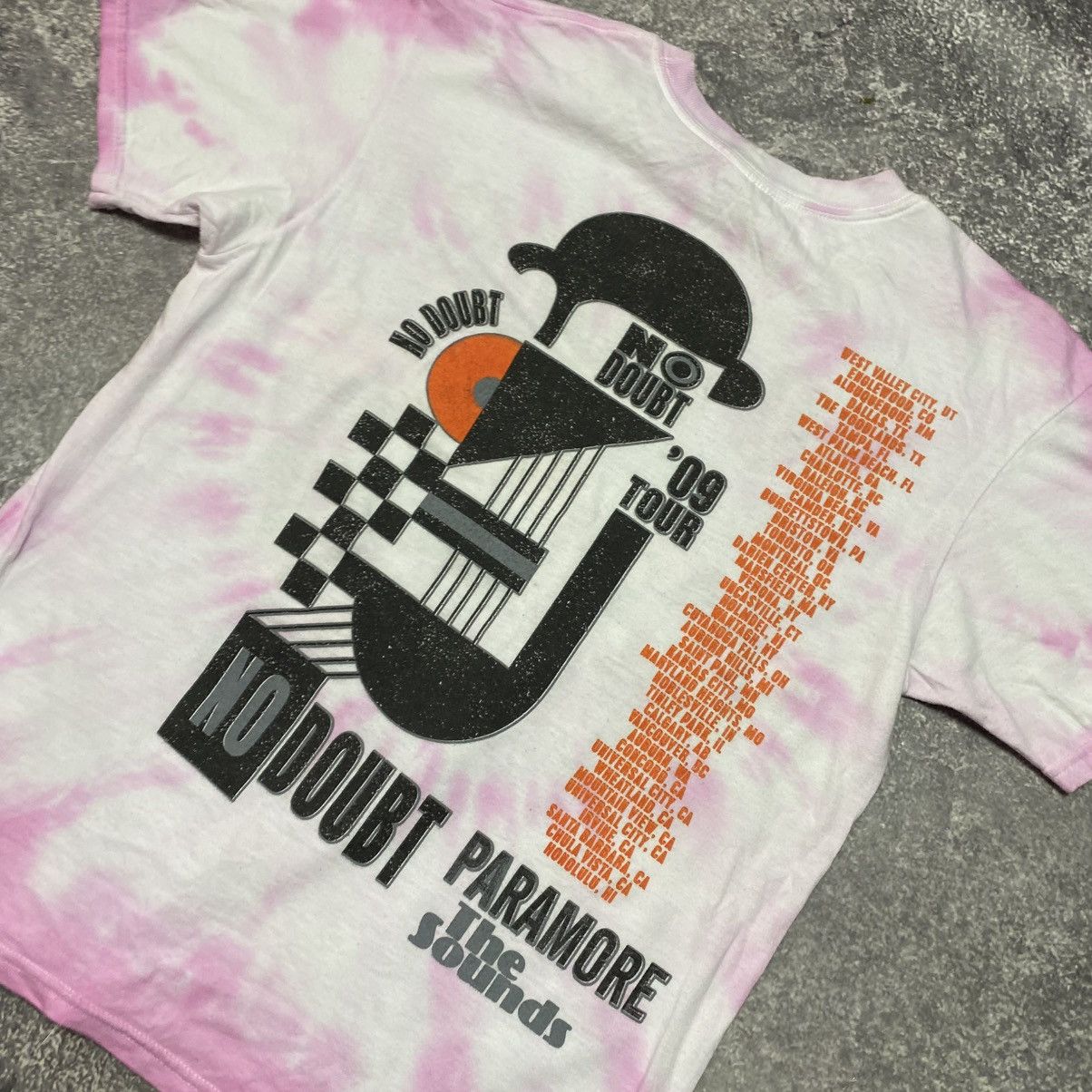 Band Tees Vintaga No Doubt 2009 Tour Graphic y2k rock band tee size S Size US S / EU 44-46 / 1 - 7 Thumbnail