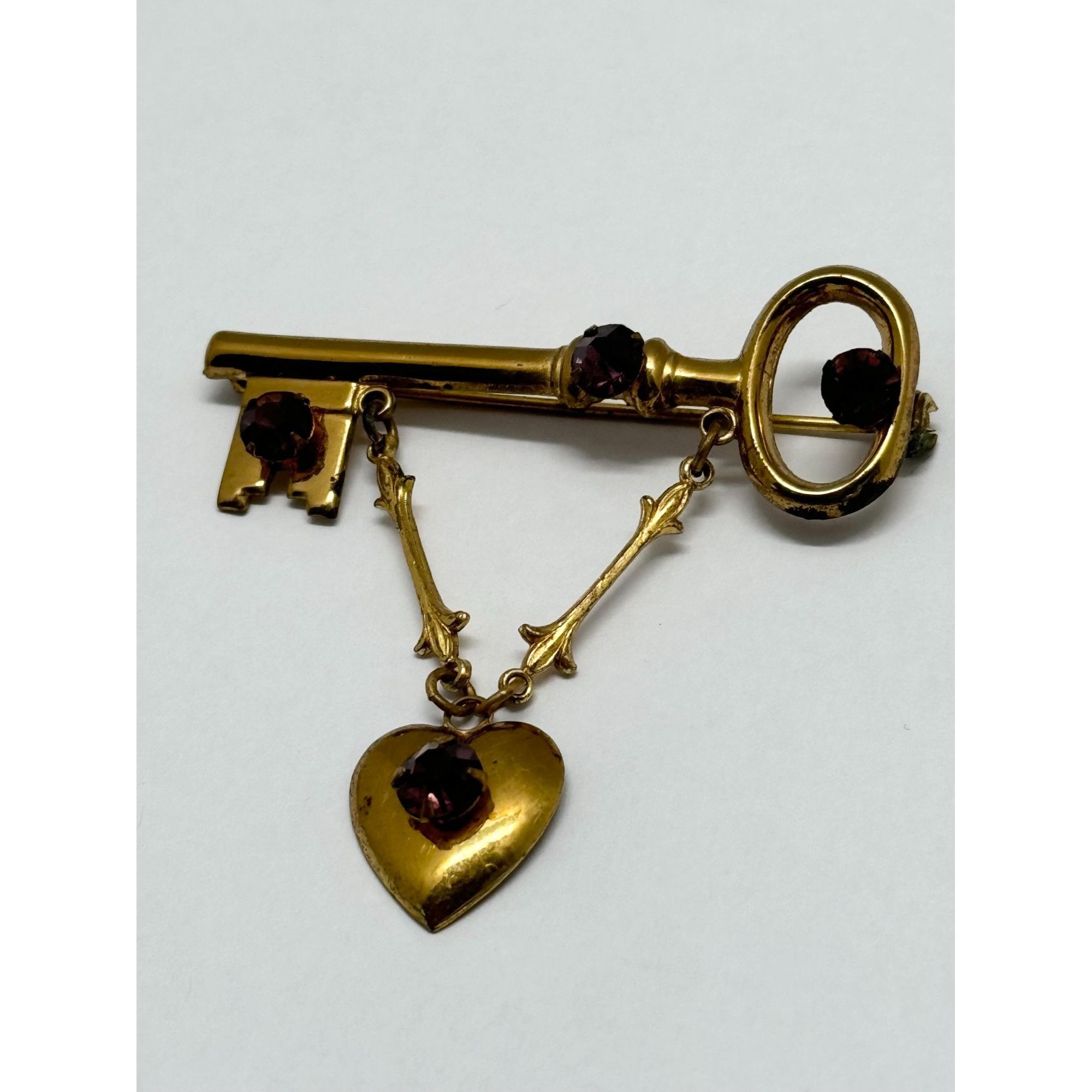 Vintage Vintage purple rhinestone heart & key brooch pin Size ONE SIZE - 2 Thumbnail