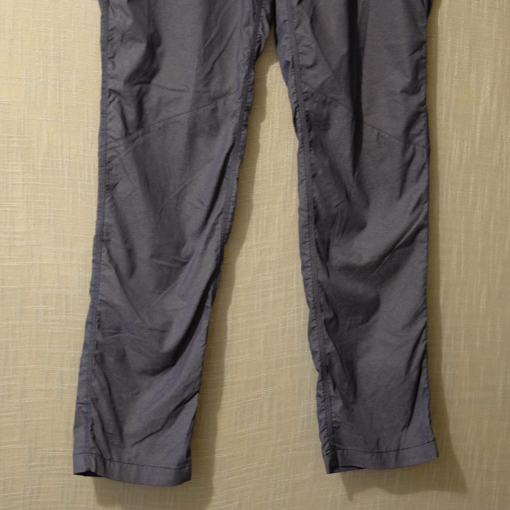 The North Face EUC The North Face Pants Women Navy Lightweight Hiking Zip Pockets 12 H82-3 Size 34" / US 12 / IT 48 - 3 Thumbnail
