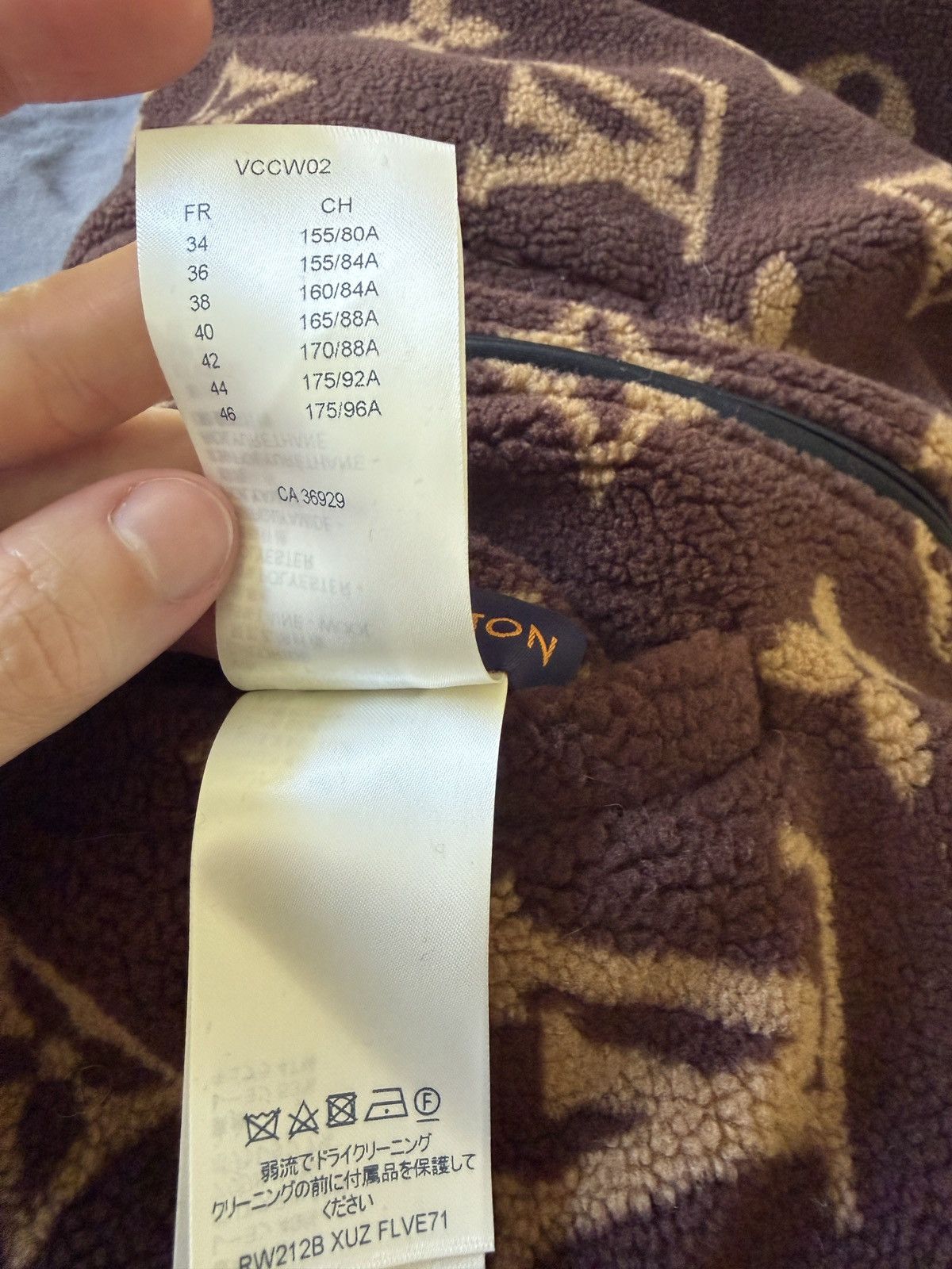 Louis Vuitton LOUIS VUITTON REVERSIBLE BOA JACKET Size M / US 6-8 / IT 42-44 - 14 Thumbnail