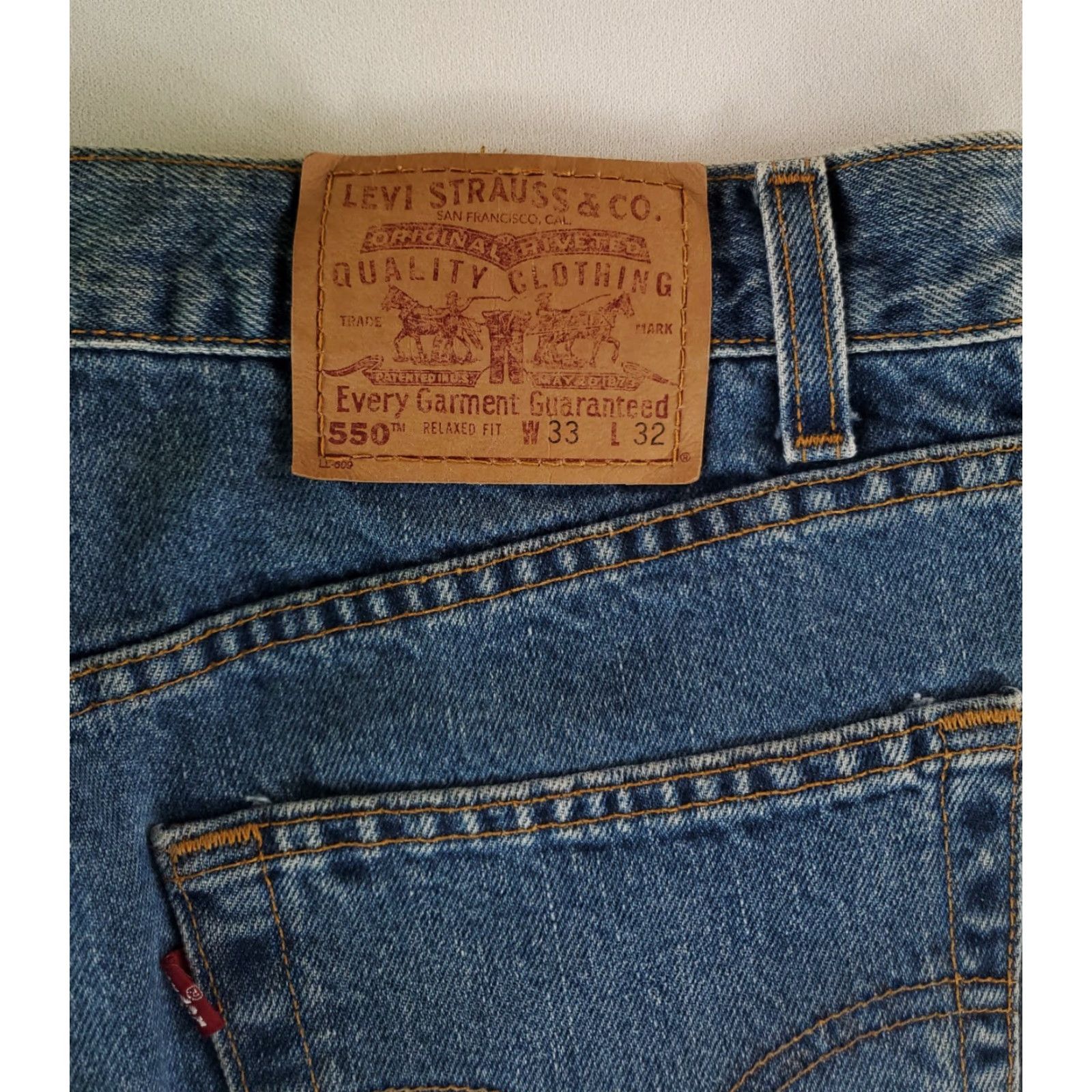 Levi's VINTAGE Levi's 550 Jeans Blue Mens 32x31 Inseam 31 Tapered 90s Mens jeans Size US 32 / EU 48 - 2 Thumbnail