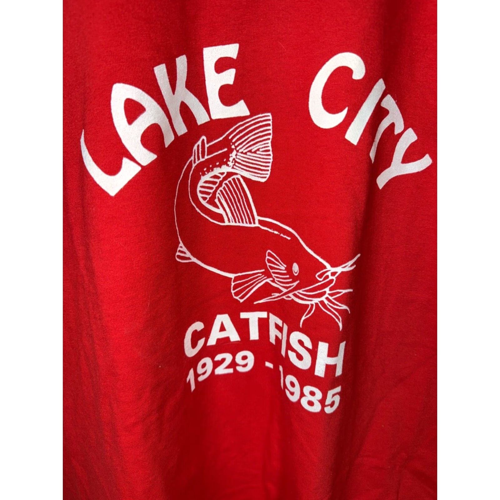 Fruit Of The Loom VINTAGE LAKE CITY CATFISH T-Shirt Mens XL Red Single Stitch USA Fruit of the Loom Shirt Size US XL / EU 56 / 4 - 2 Thumbnail