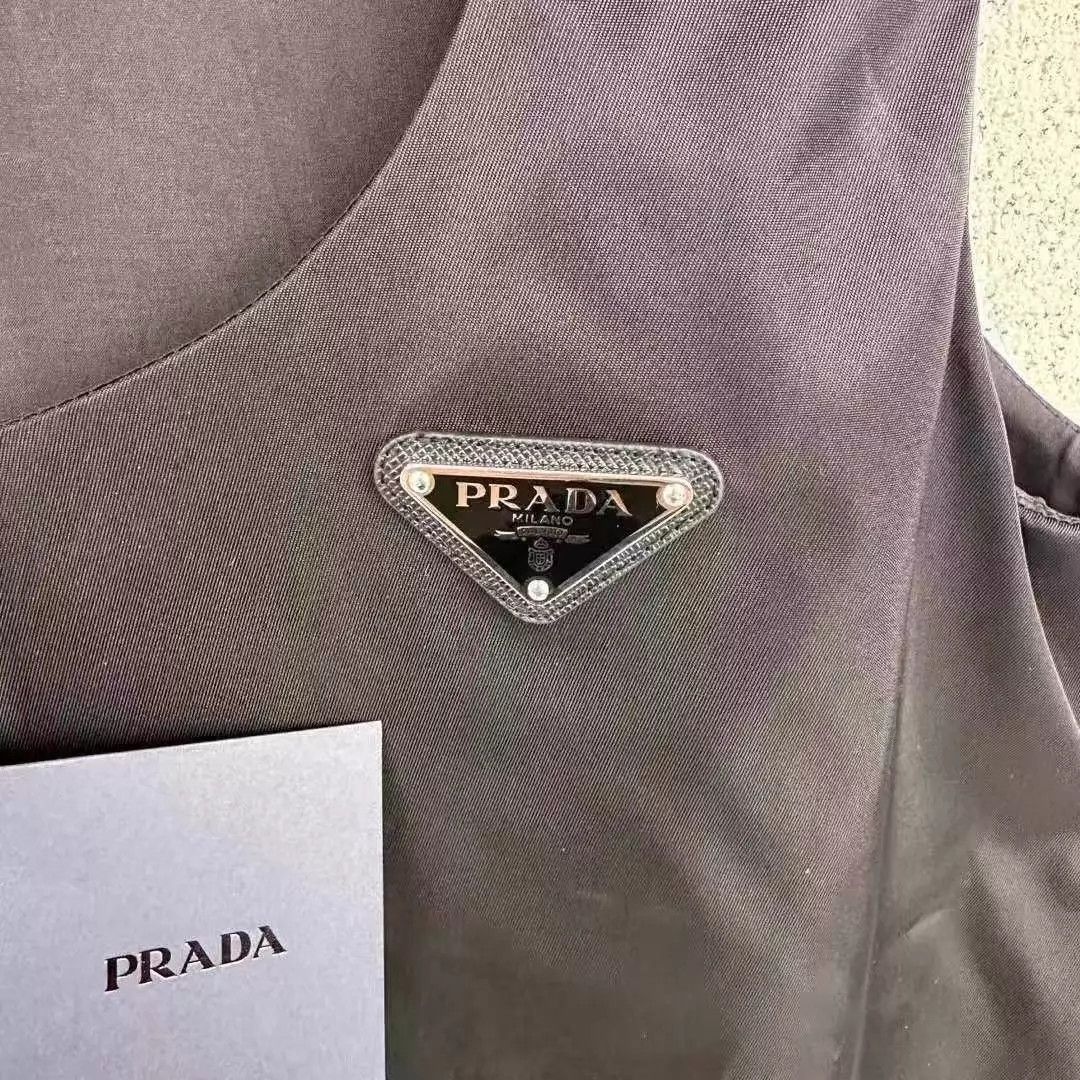Prada Prada Metal Triangle Logo Vest 38 New With Tags Size XS / US 0-2 / IT 36-38 - 3 Thumbnail