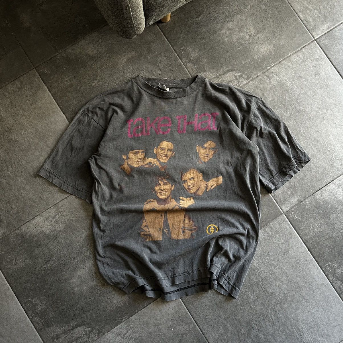 Band Tees × Vintage Vintage Take That T-shirts Big Logo 90s Rock Band Y2K USA Size US XL / EU 56 / 4 - 4 Thumbnail