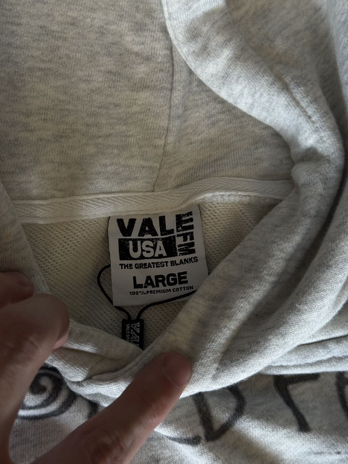 Vale Vale Valley Mural Pullover Hoodie Size Large (NEW) Size US L / EU 52-54 / 3 - 7 Thumbnail