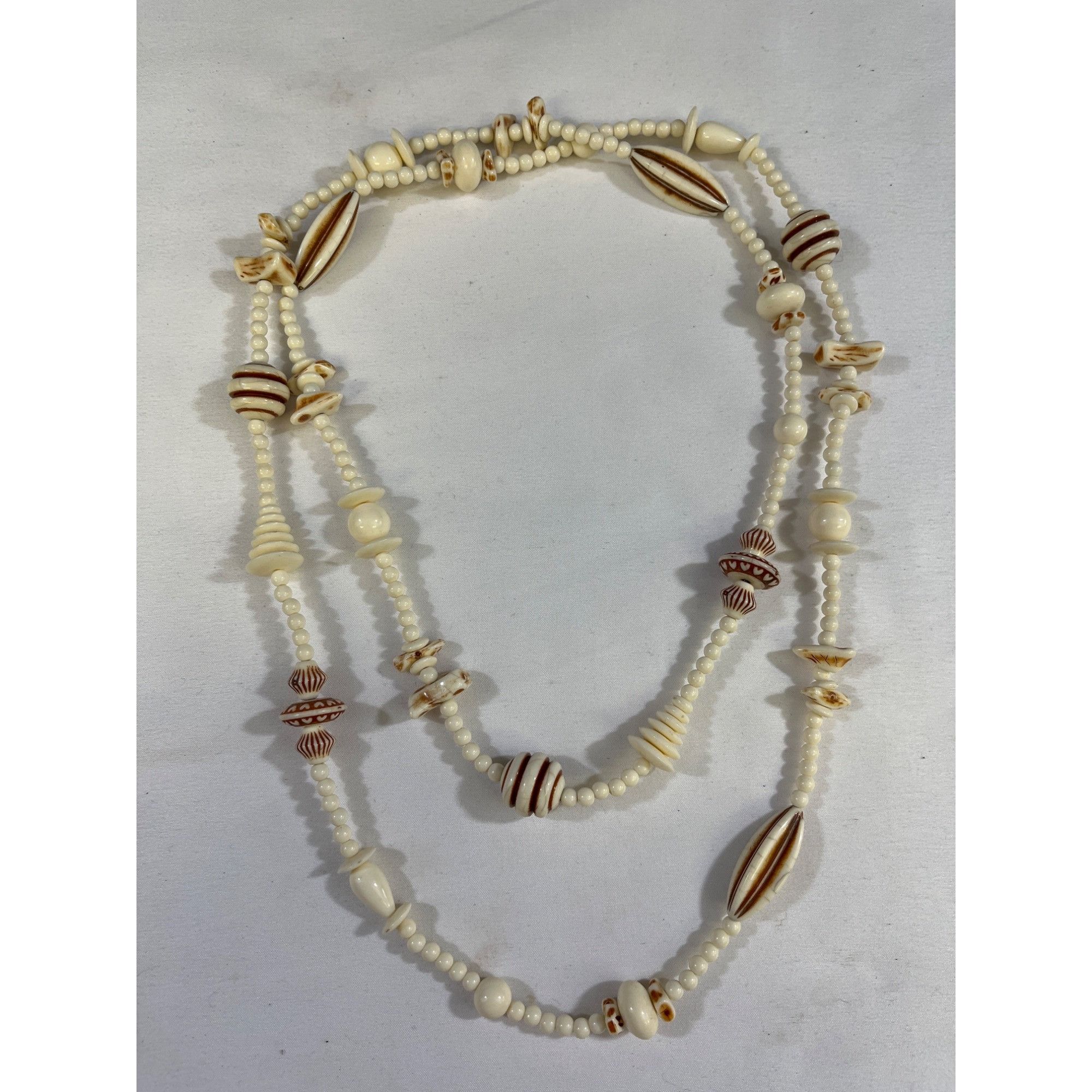 Other Vintage Womens White Beaded Necklace Size 24" Long SKU 6397 Size ONE SIZE - 2 Thumbnail