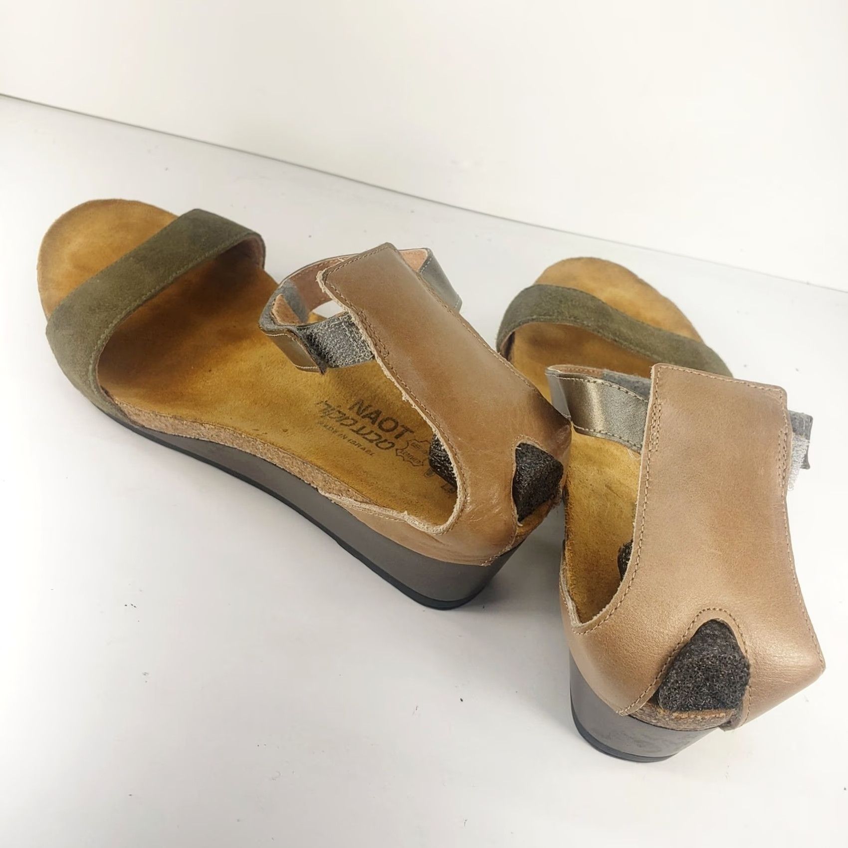 Vintage Naot Sandal Pixie Green Beige Silver Metallic Ankle Strap Slingback Wedge 9M Adult Womens Size US 9 / IT 39 - 7 Thumbnail