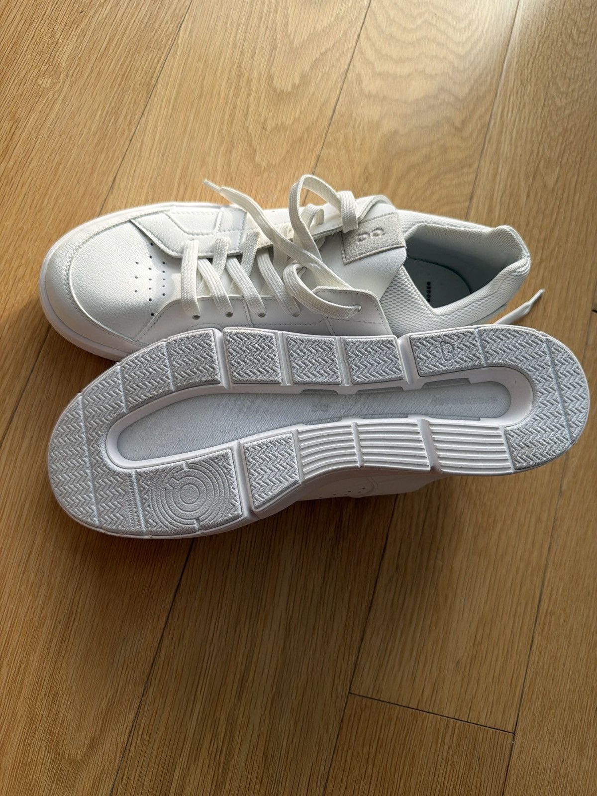 On ON The Roger Size US 9.5 / EU 42-43 - 7 Thumbnail