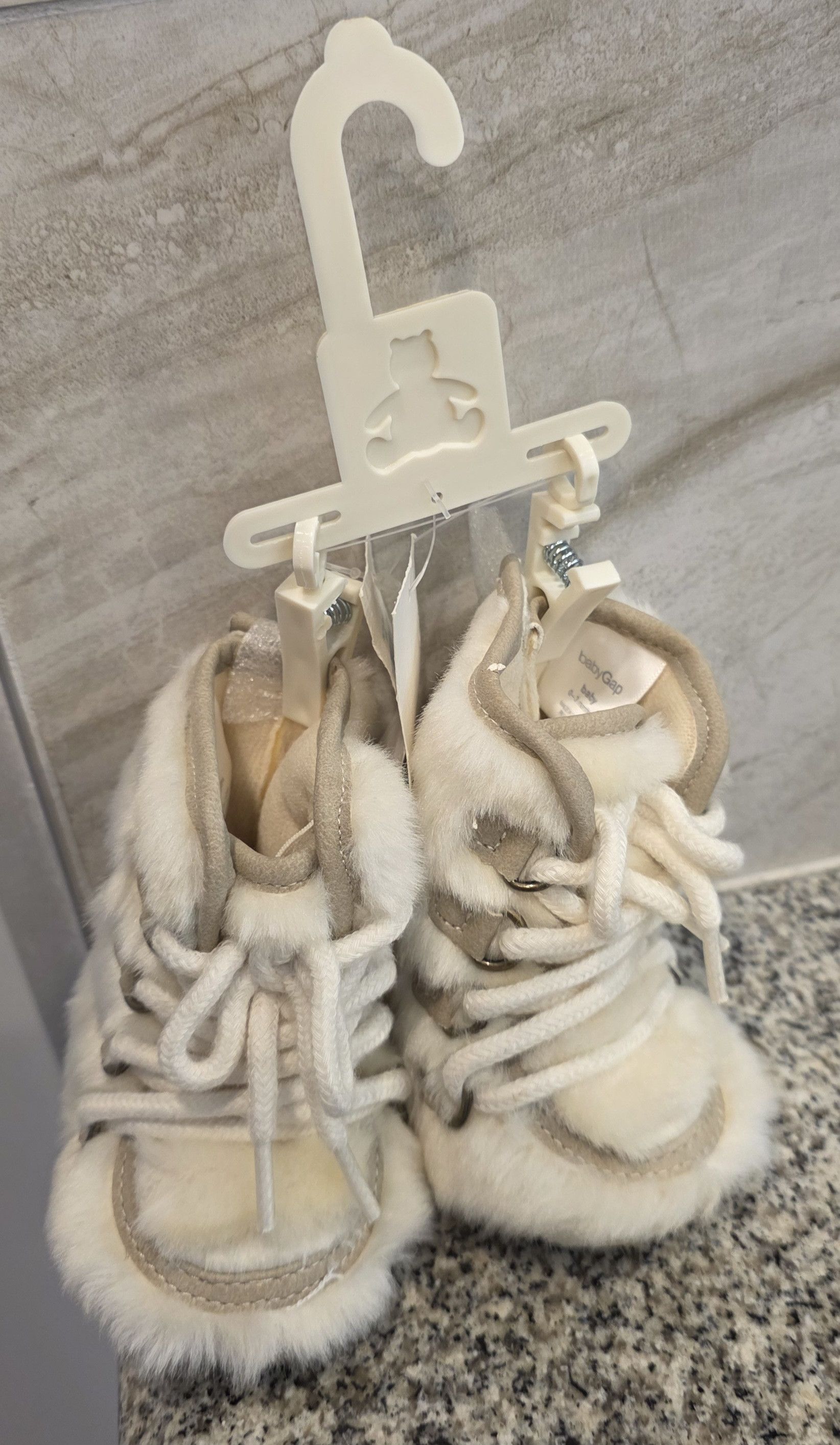 Gap NWT Baby GAP Faux Fur Boots Booties Holiday 0-3 Months Size US 4 / IT 34 - 1 Thumbnail
