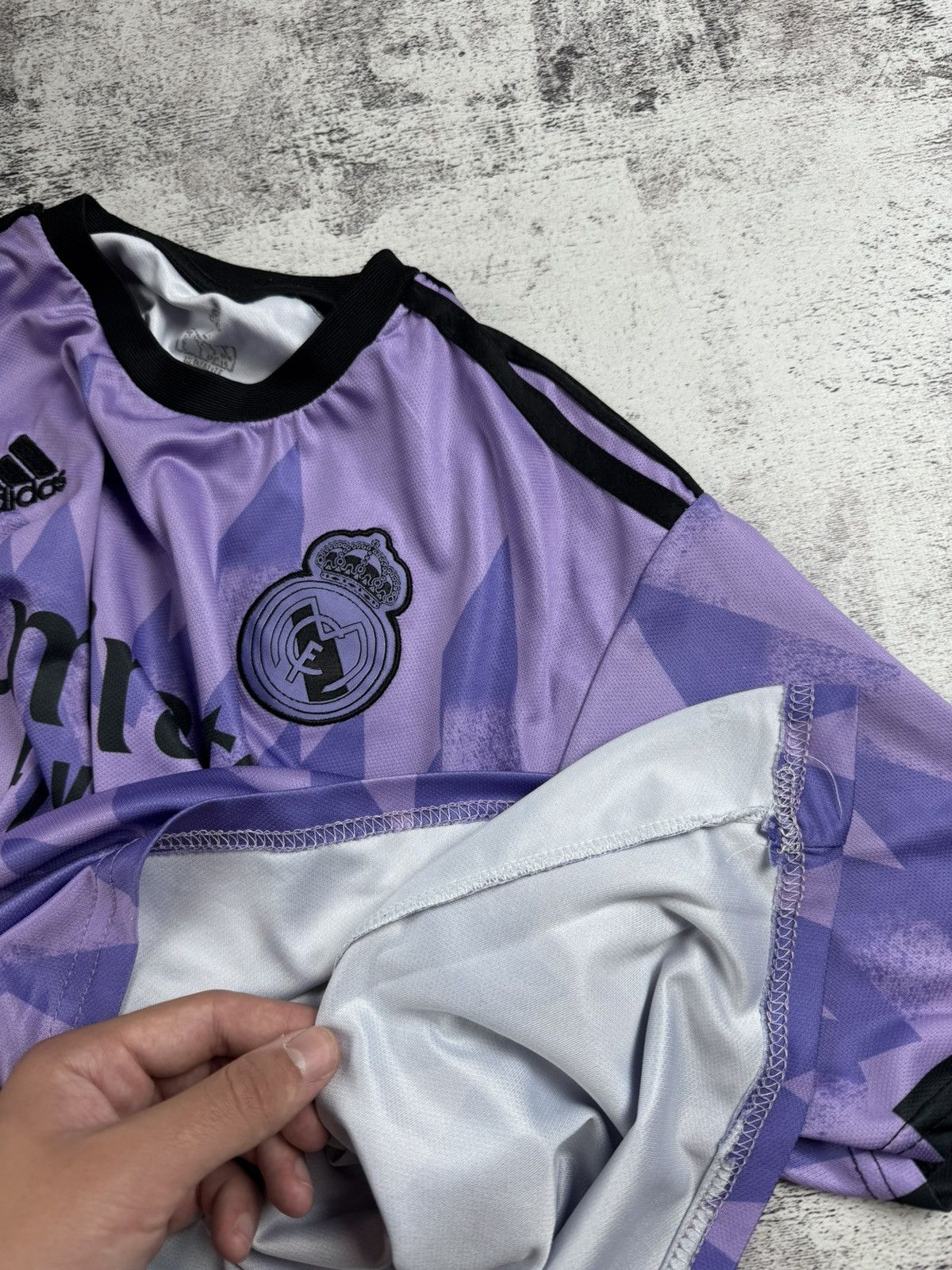 Vintage Real Madrid 2022 2023 Karim Benzema #9 Football Shirt Soccer Jersey T Shirt Tee Size US L / EU 52-54 / 3 - 13 Thumbnail