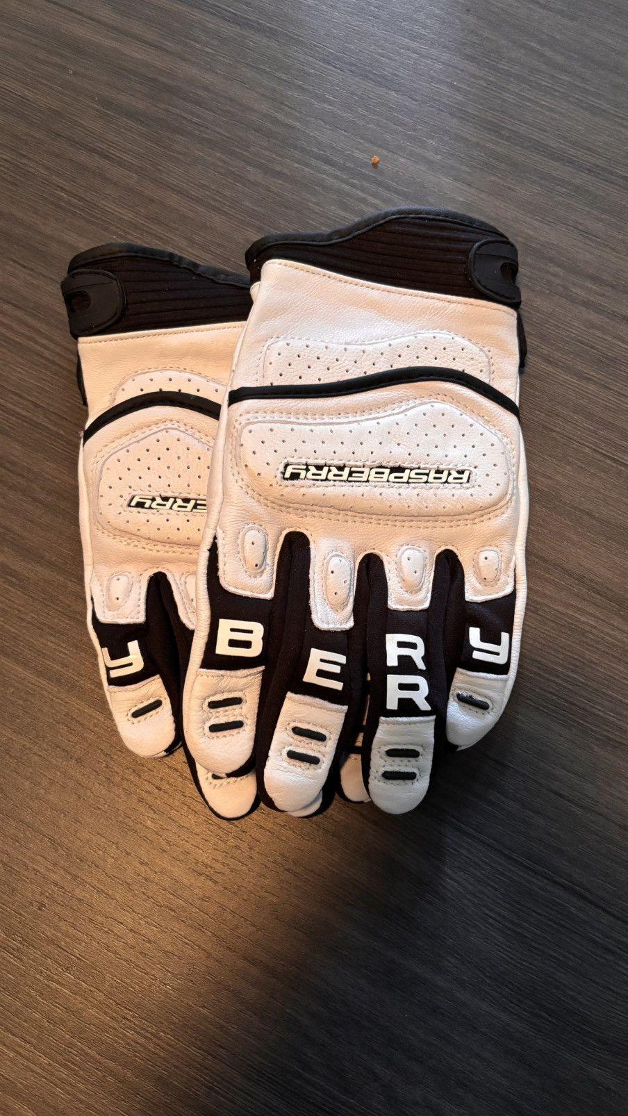 The GV Gallery Gv Gallery Raspberry Moto Gloves Size ONE SIZE - 2 Thumbnail
