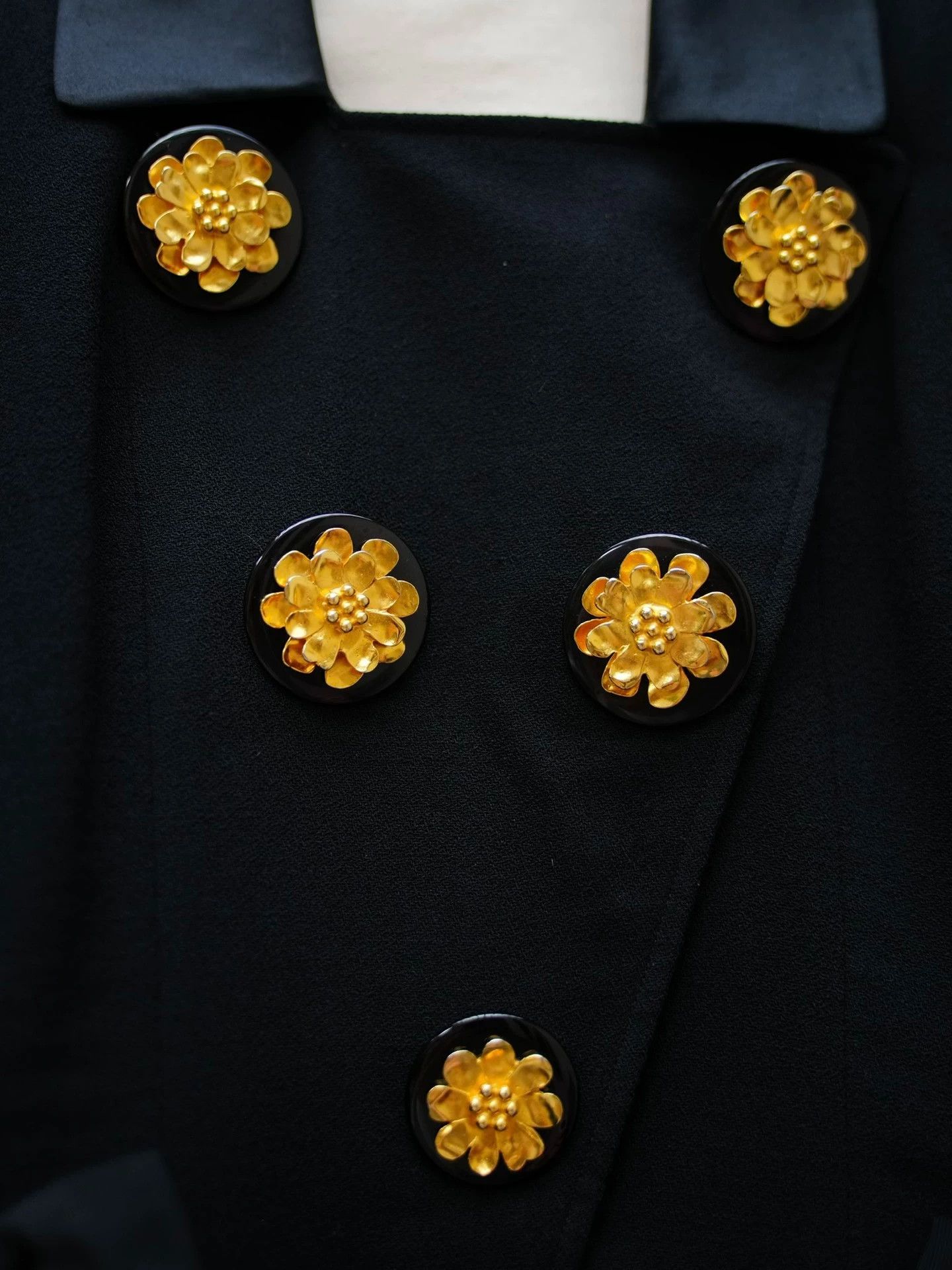 Other women's Gemma Kahng Black Gold Wool Suit M w/ Gold Buttons Size M / US 6-8 / IT 42-44 - 7 Thumbnail