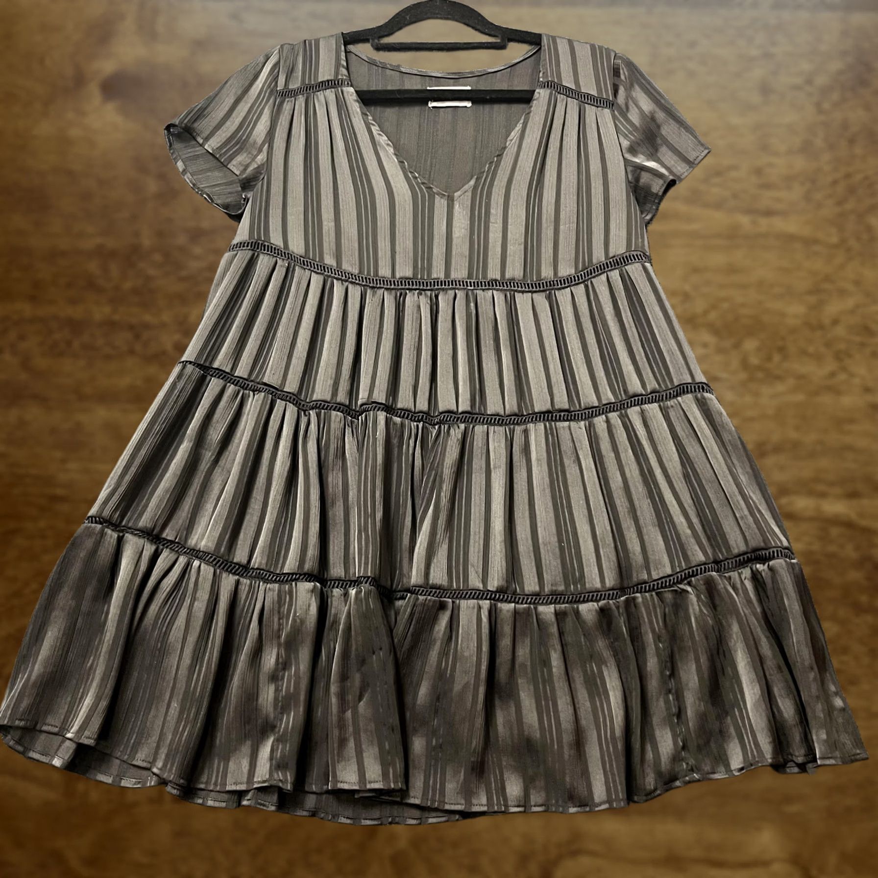 Urban Outfitters Urban Outfitters Dress Womens Medium Black Stripe Tiered Ruffle Short V Neck Size 32" / US 10 / IT 46 - 1 Thumbnail