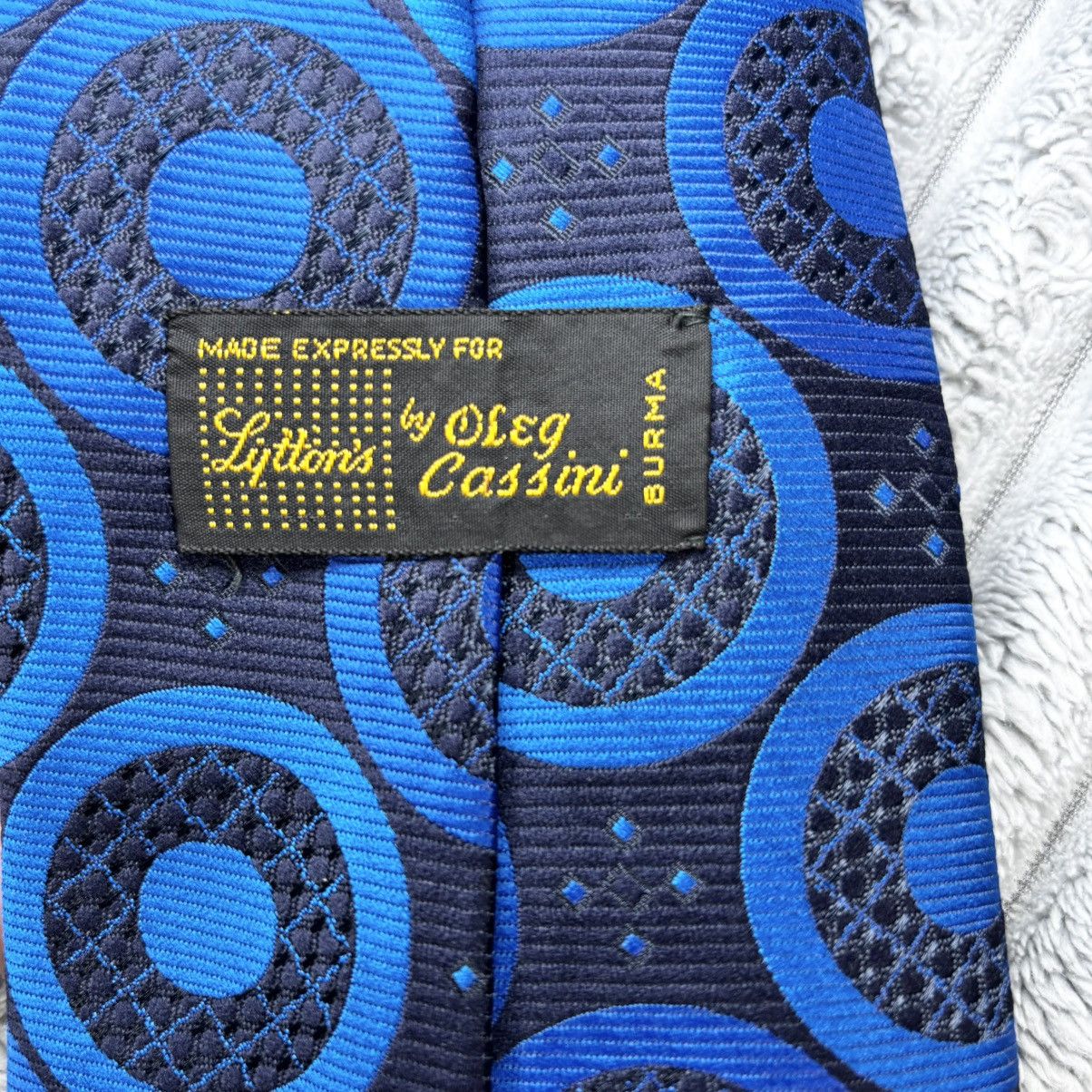 Oleg Cassini Lyttons by Oleg Cassini Burma Blue Circle men’s 57 “ tie Size ONE SIZE - 2 Thumbnail