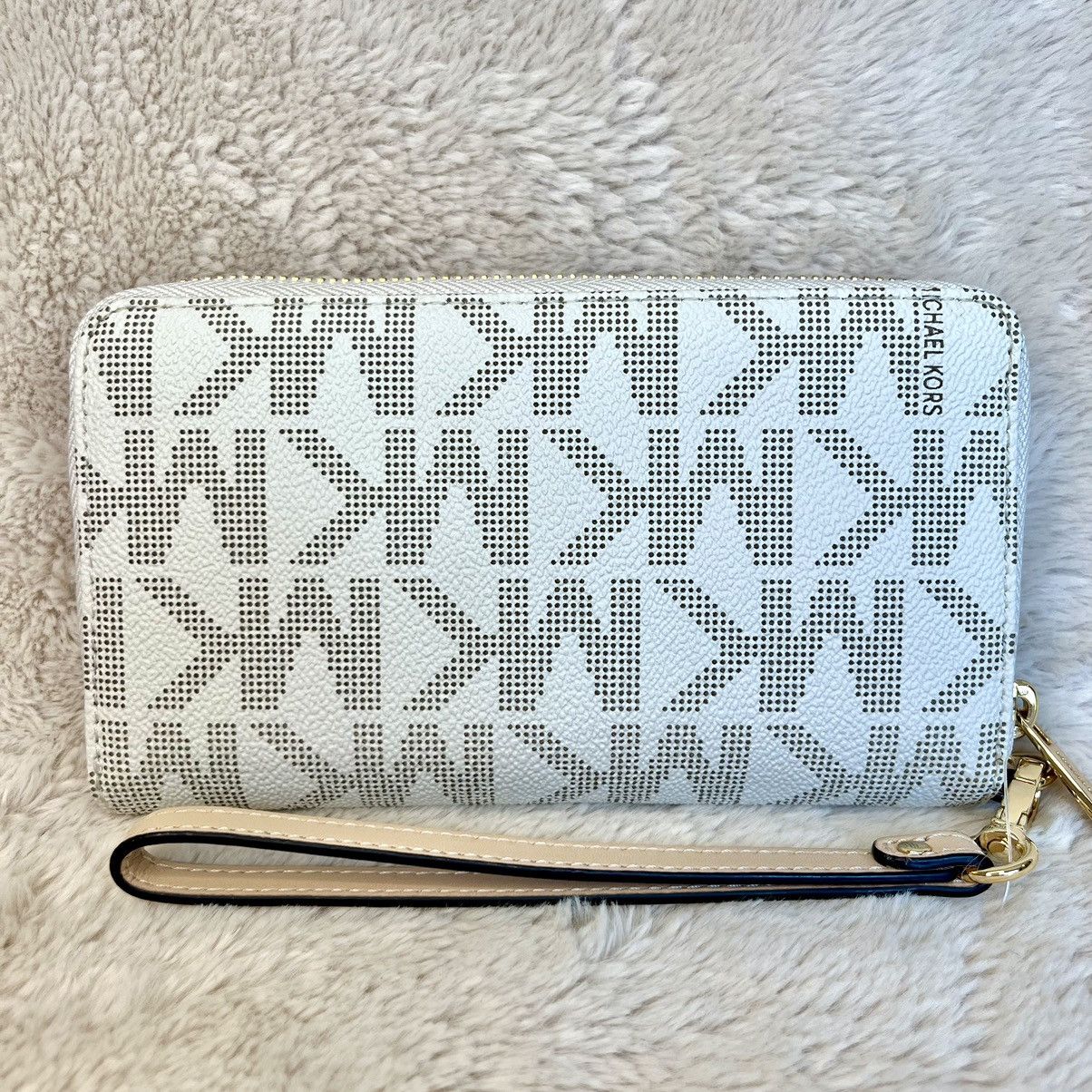 Michael Kors NWT Michael Kors Jet Set Large Wristlet Wallet Phone Case Size ONE SIZE - 3 Thumbnail
