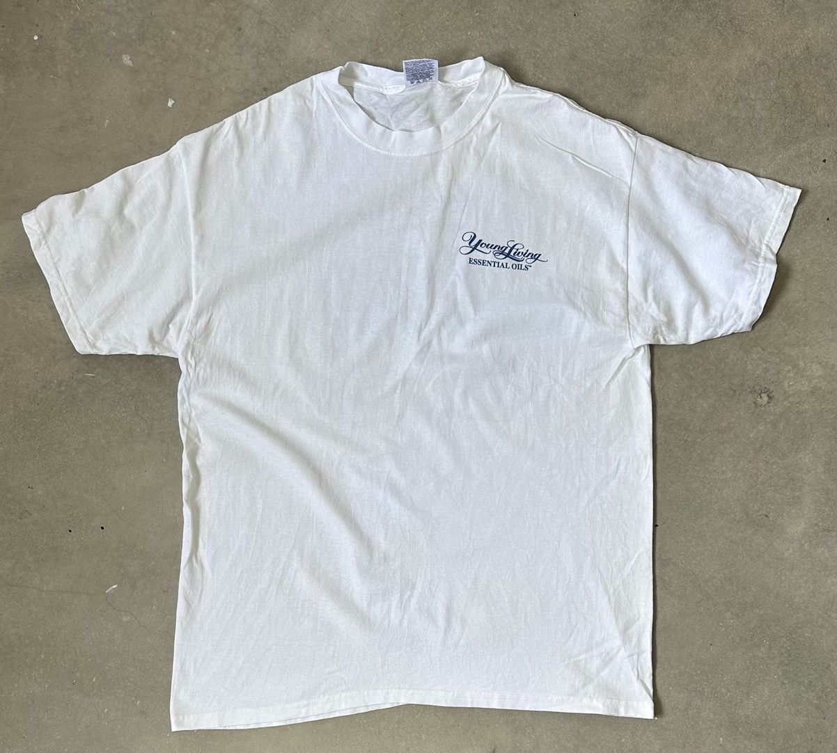 Vintage VINTAGE YOUNG LIVING ESSENTIALS OIL TEE Size US L / EU 52-54 / 3 - 2 Thumbnail