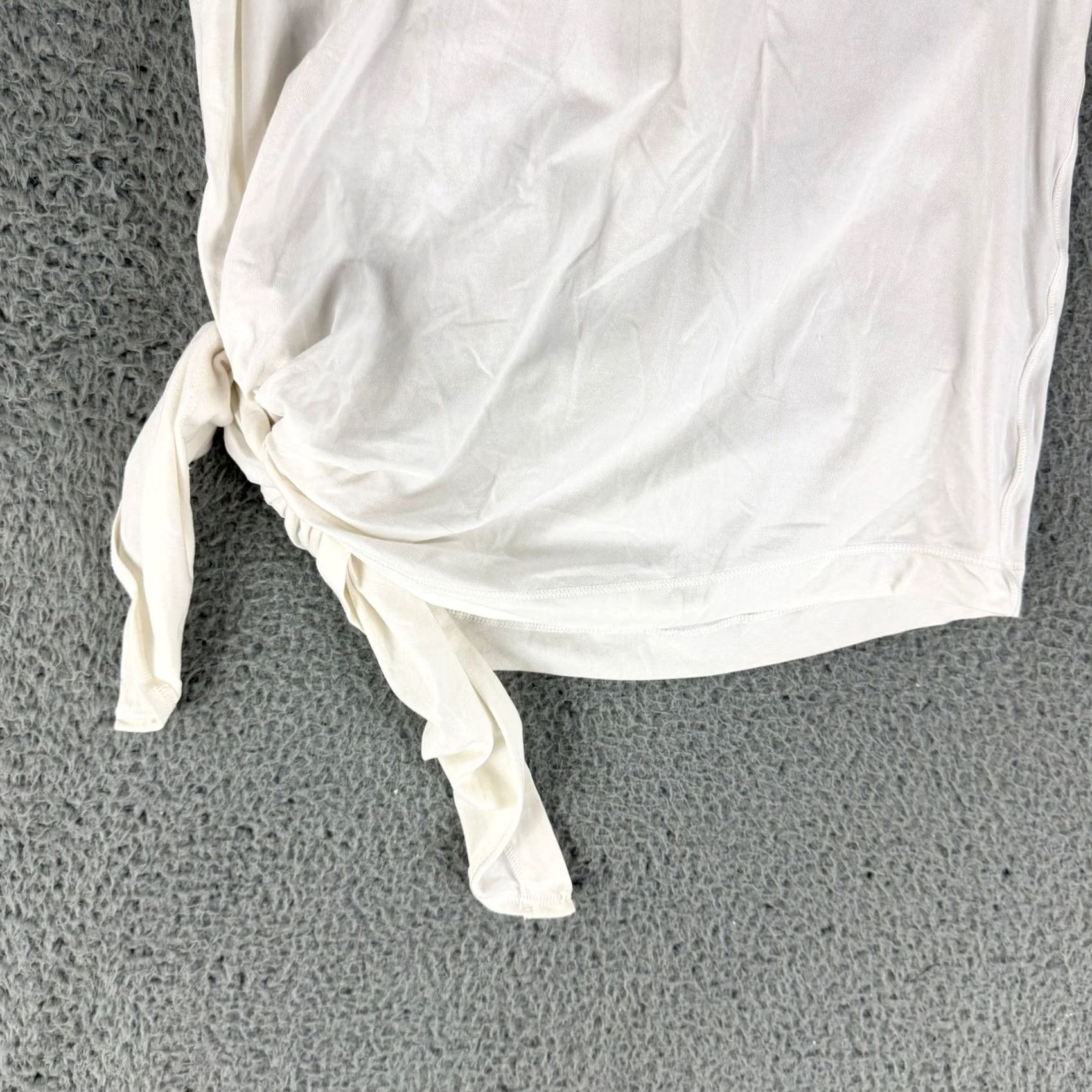 Lululemon Lululemon Tank Top Womens 6 White Sleeveless Athletic Yoga Running Pilates Fitness Crew Neck Tie Wide Strap Beach City Classic All Seasons Size M / US 6-8 / IT 42-44 - 4 Thumbnail