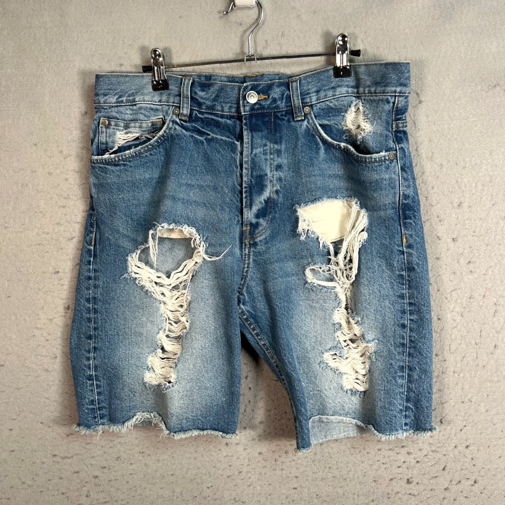 H&M H&M Coachella Mens Bermuda Shorts Regular Fit Denim Distressed Blue 32 Adult Mens Size US 32 / EU 48 - 2 Thumbnail