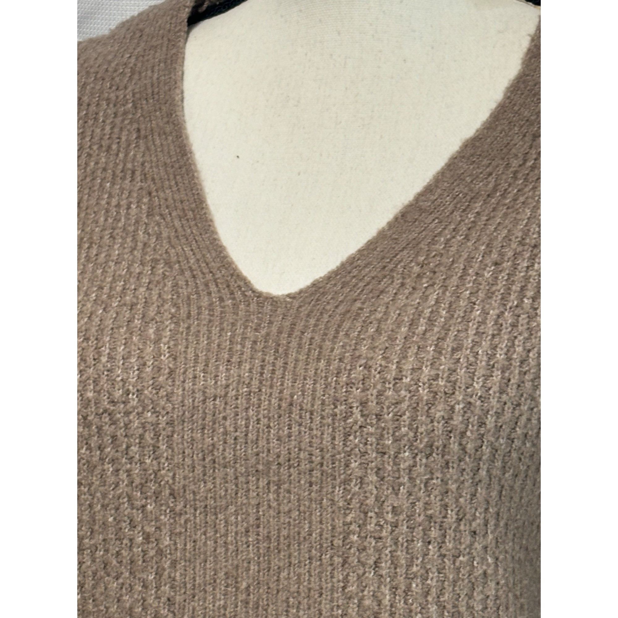Other Pink Rose Junior’s V-neck Cropped Sweater, Natural, Sz.XS Size XS / US 0-2 / IT 36-38 - 11 Thumbnail