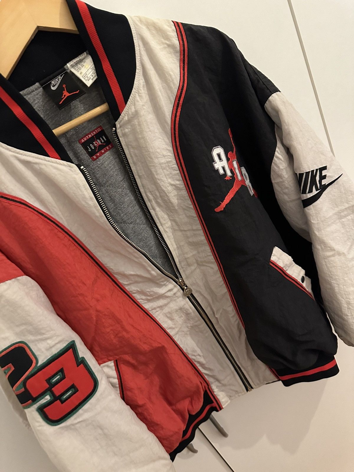 Nike Nike Air Jordan Jacke Jacket Size M Retro Vintage Size US M / EU 48-50 / 2 - 5 Thumbnail