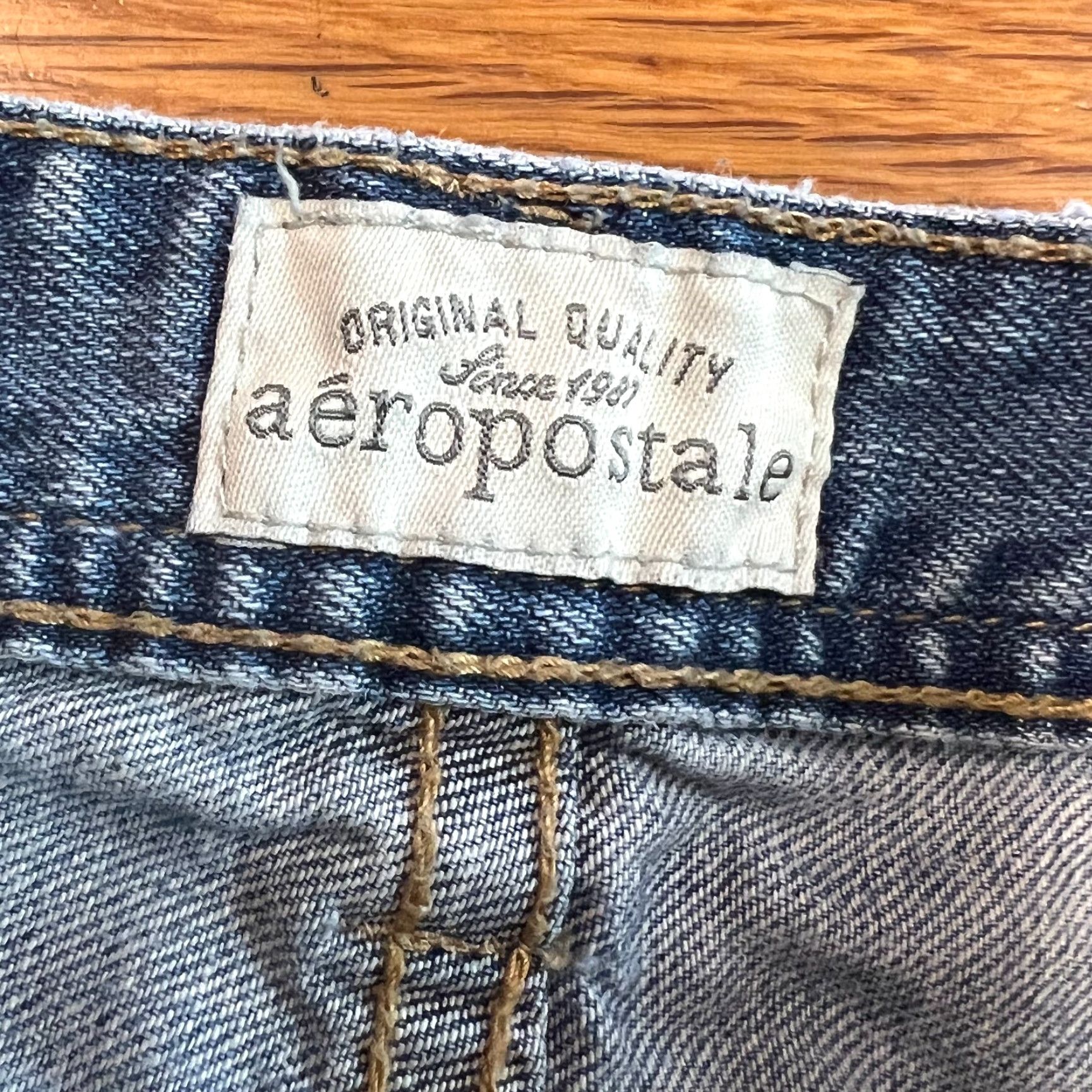 Vintage Aéropostale Womens Denim Cut Off Shorts 00 Flat Front Distressed Blue Cuffed Hem Shorts 00 Size 28" / US 6 / IT 42 - 4 Thumbnail