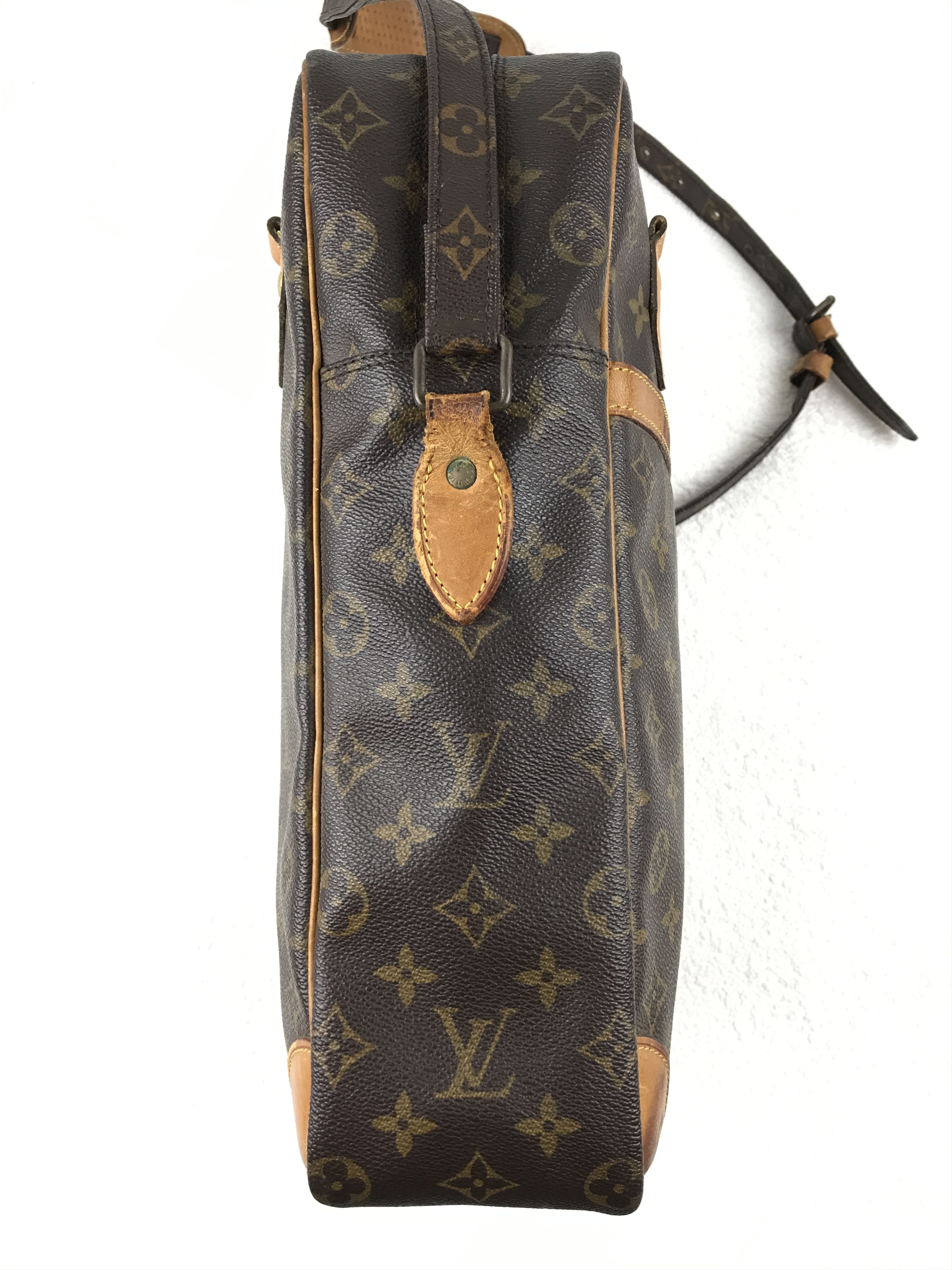 Louis Vuitton Louis Vuitton Monogram Danube Shoulder Messenger Bag Size ONE SIZE - 3 Thumbnail