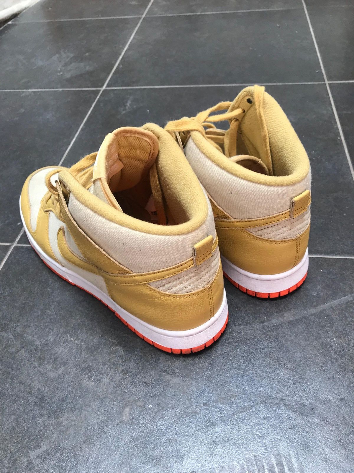 Nike Nike Dunk High Wheat Gold And Safety Orange Size US 10 / EU 43 - 2 Thumbnail