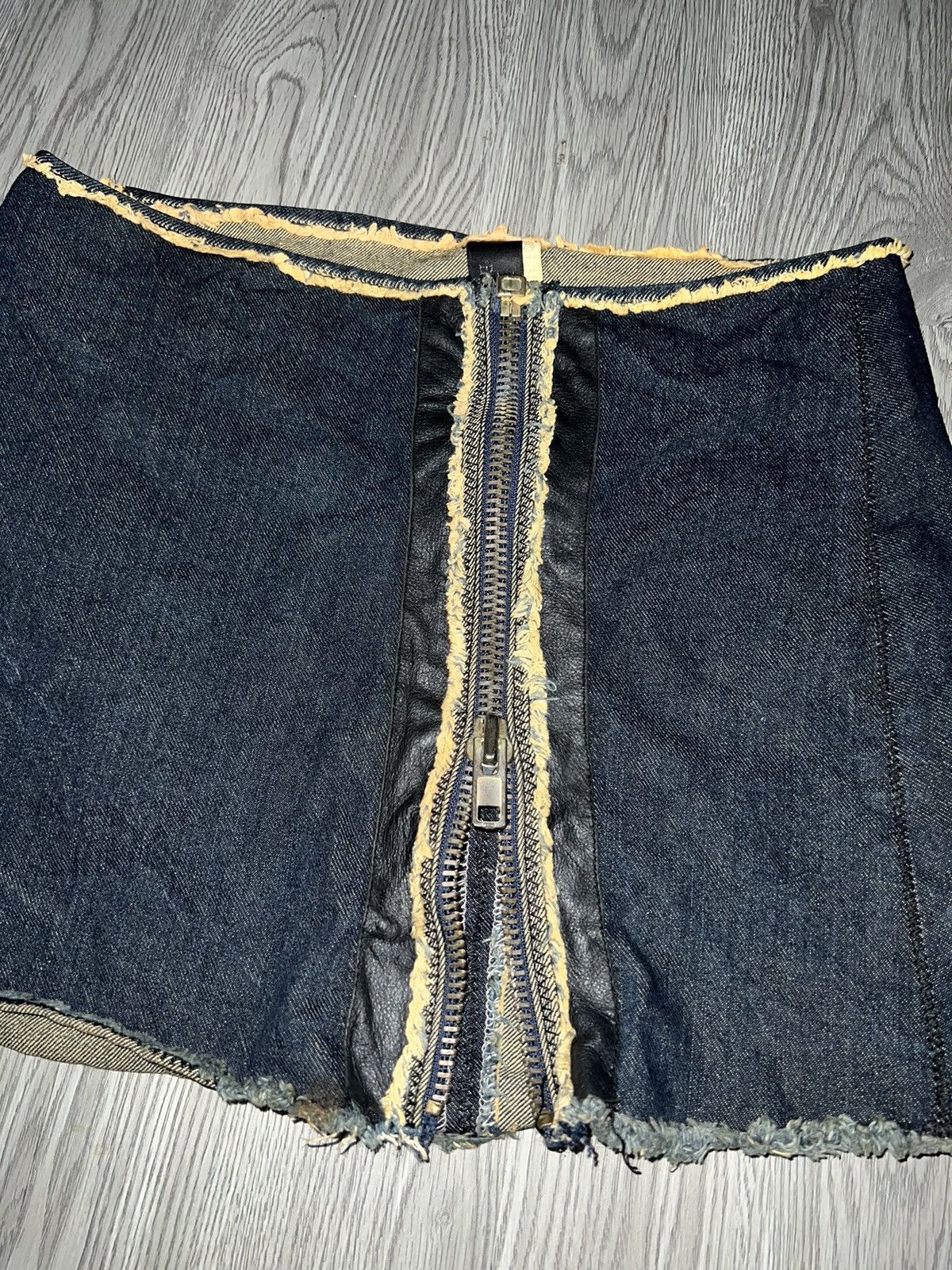 Japanese Brand Y2K big zip micro skirt ➕🖤 Size 25" / US 0 / IT 36 - 4 Thumbnail