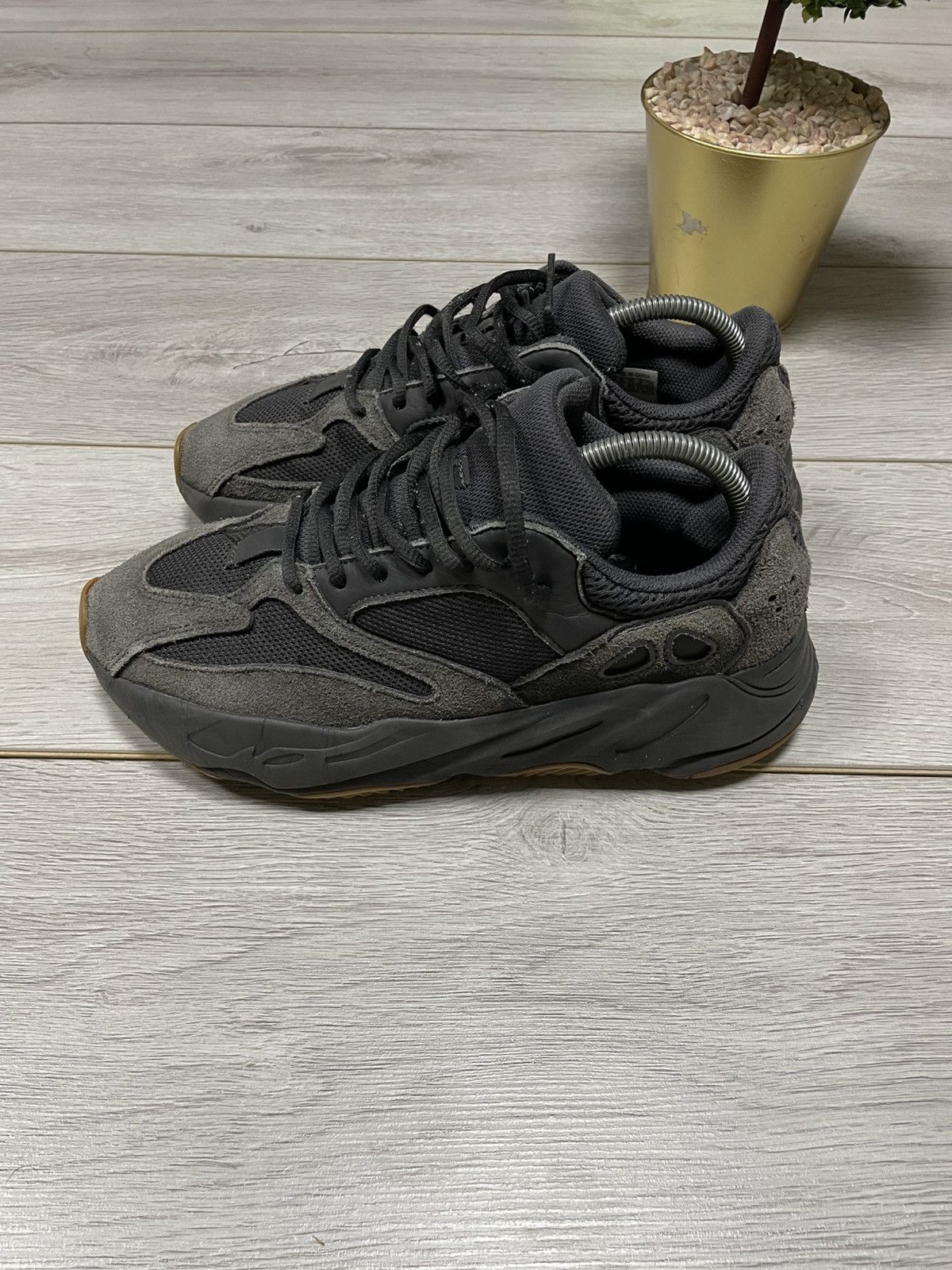 Adidas Yeezy 700 Utility Black Size US 8.5 / EU 41-42 - 5 Thumbnail
