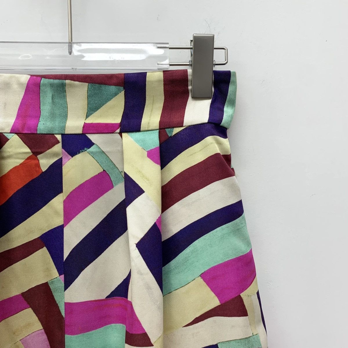 Chanel Chanel Seoul Runway Geometric Print Silk Casual Skirt K26WX Size 26" / US 2 / IT 38 - 3 Thumbnail