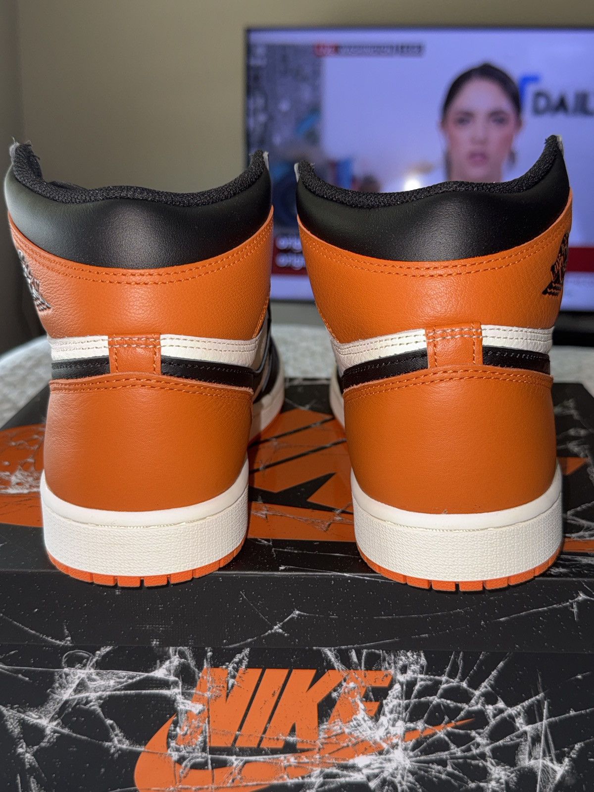 Jordan Brand Jordan 1 Retro High OG ‘ shattered backboard 2025 ’ Size US 9 / EU 42 - 3 Thumbnail
