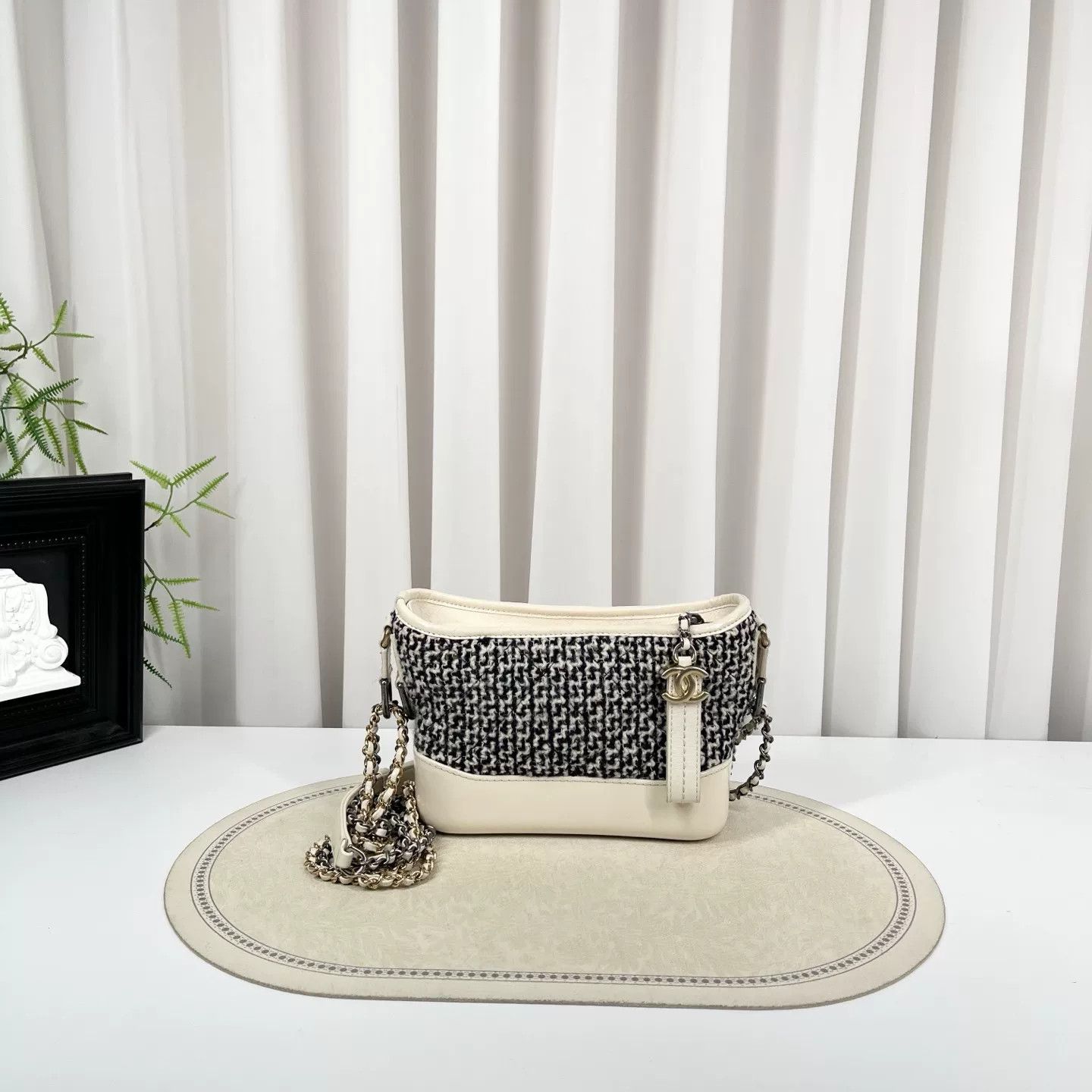 Chanel Pre-loved Bag Very good condition Size ONE SIZE - 1 Thumbnail